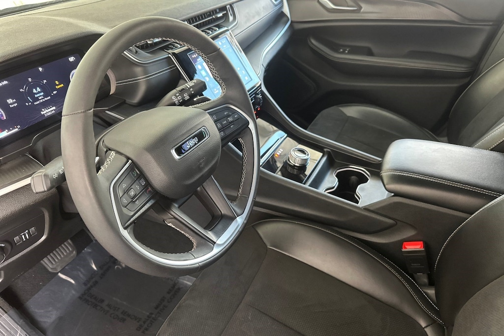 Used 2023 Jeep Grand Cherokee Laredo SUV
