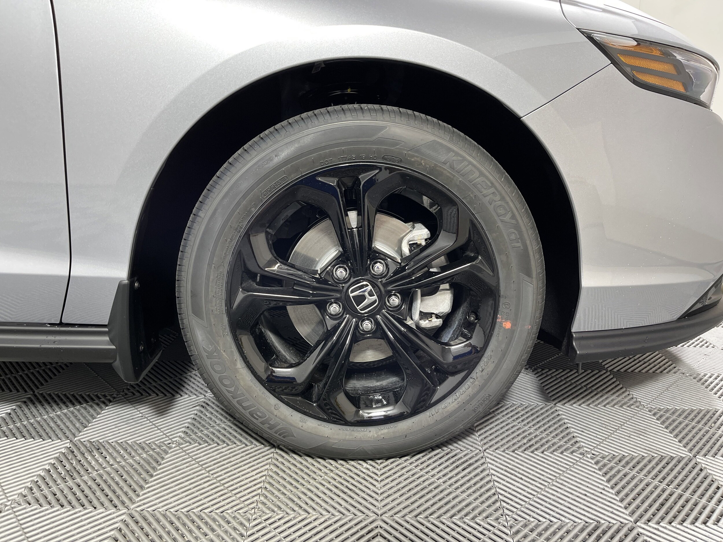 2025 Honda Accord SE photo 2