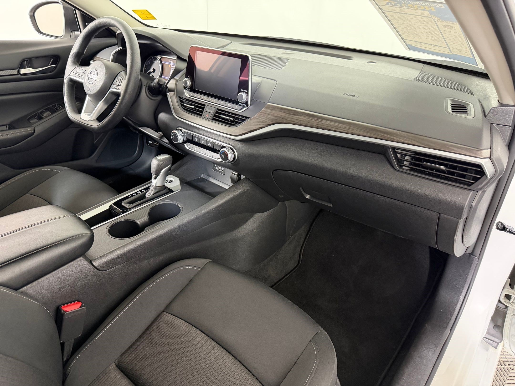 2025 Nissan Altima SV - Photo 25