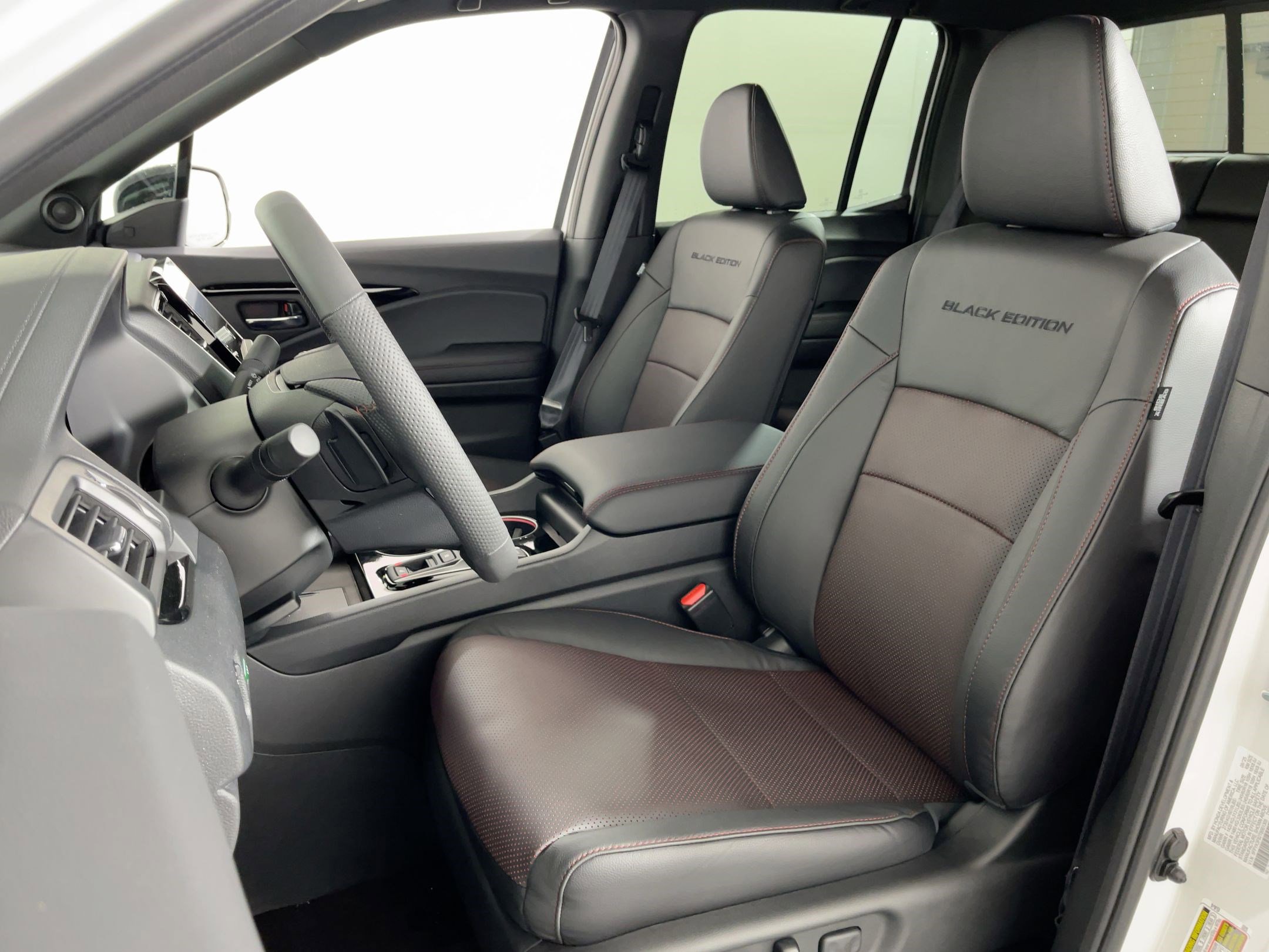 2026 Honda Ridgeline Black Edition photo 4