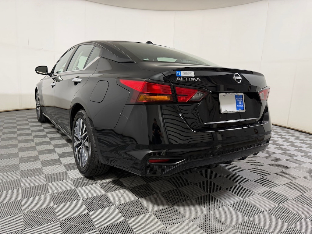 Used 2025 Nissan Altima SV Sedan