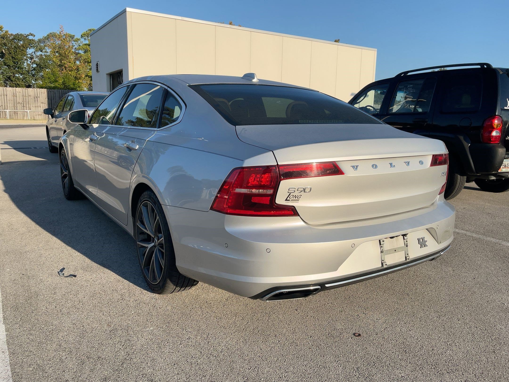 2018 Volvo S90 Momentum photo 3