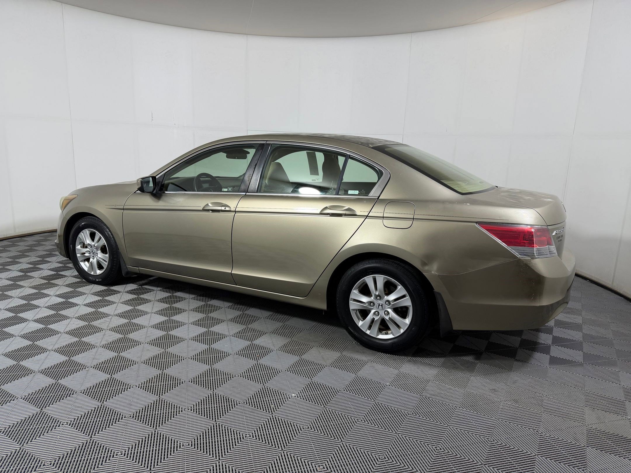Used 2008 Honda Accord LX-P with VIN JHMCP26418C018952 for sale in Chattanooga, TN