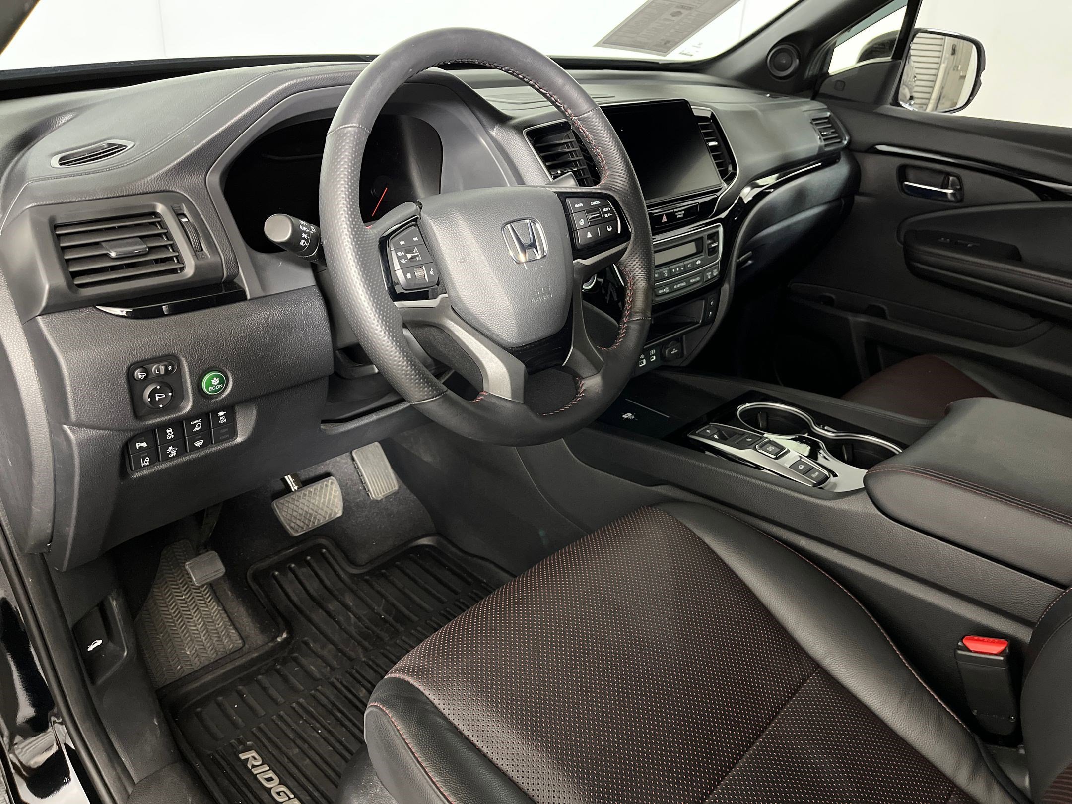 2024 Honda Ridgeline Black Edition photo 3