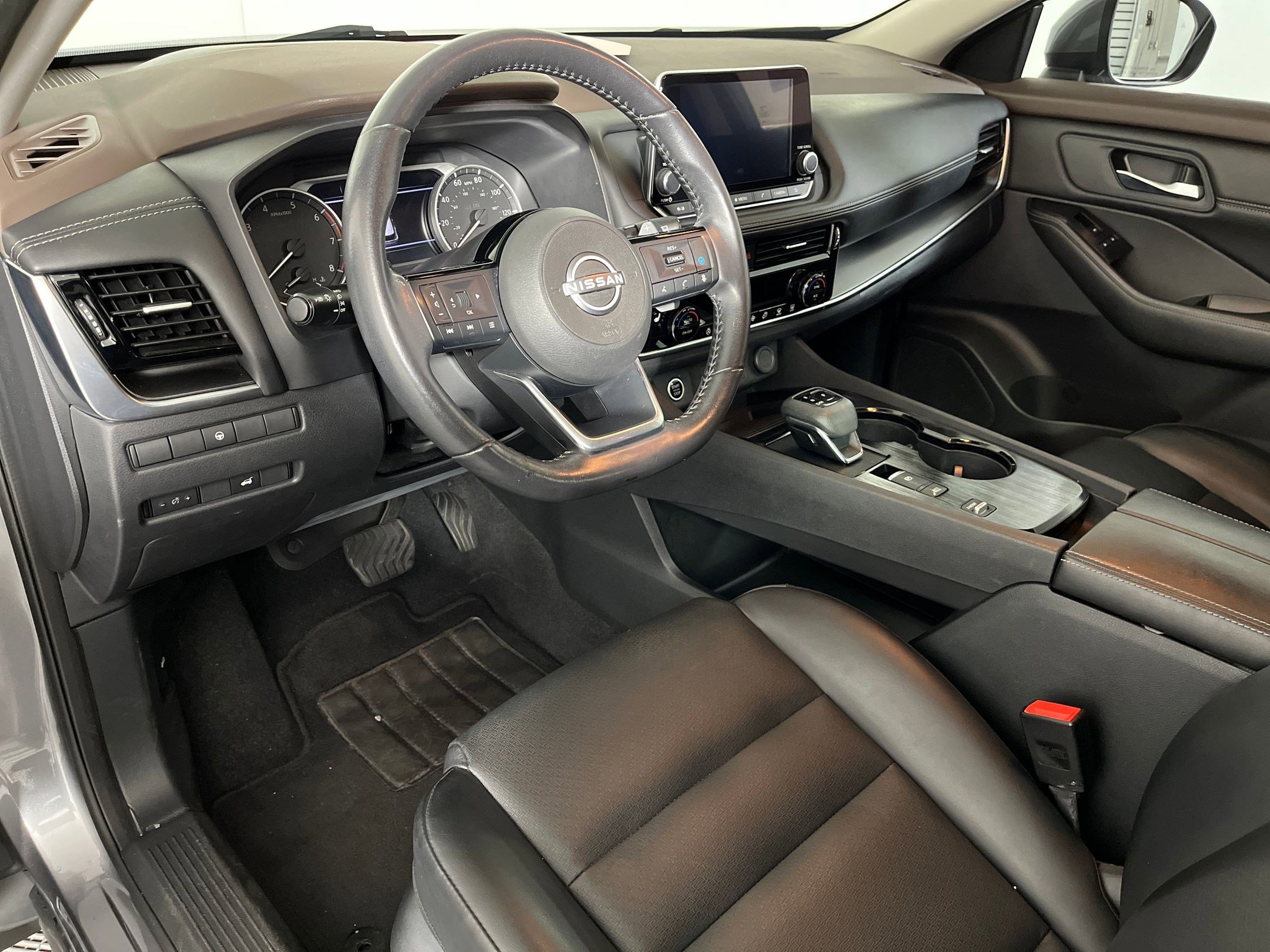 2022 Nissan Rogue SV photo 3