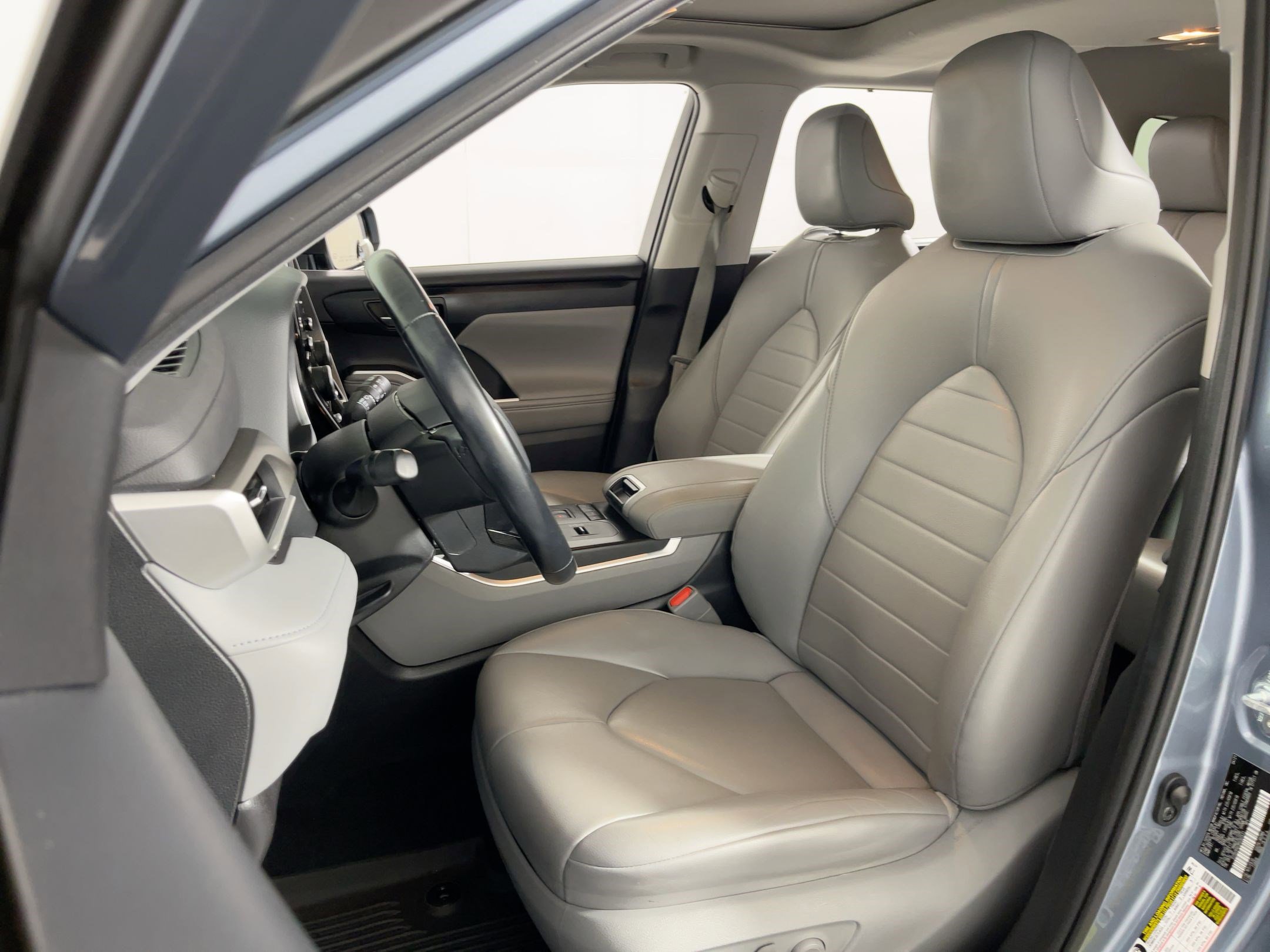 2021 Toyota Highlander XLE photo 4