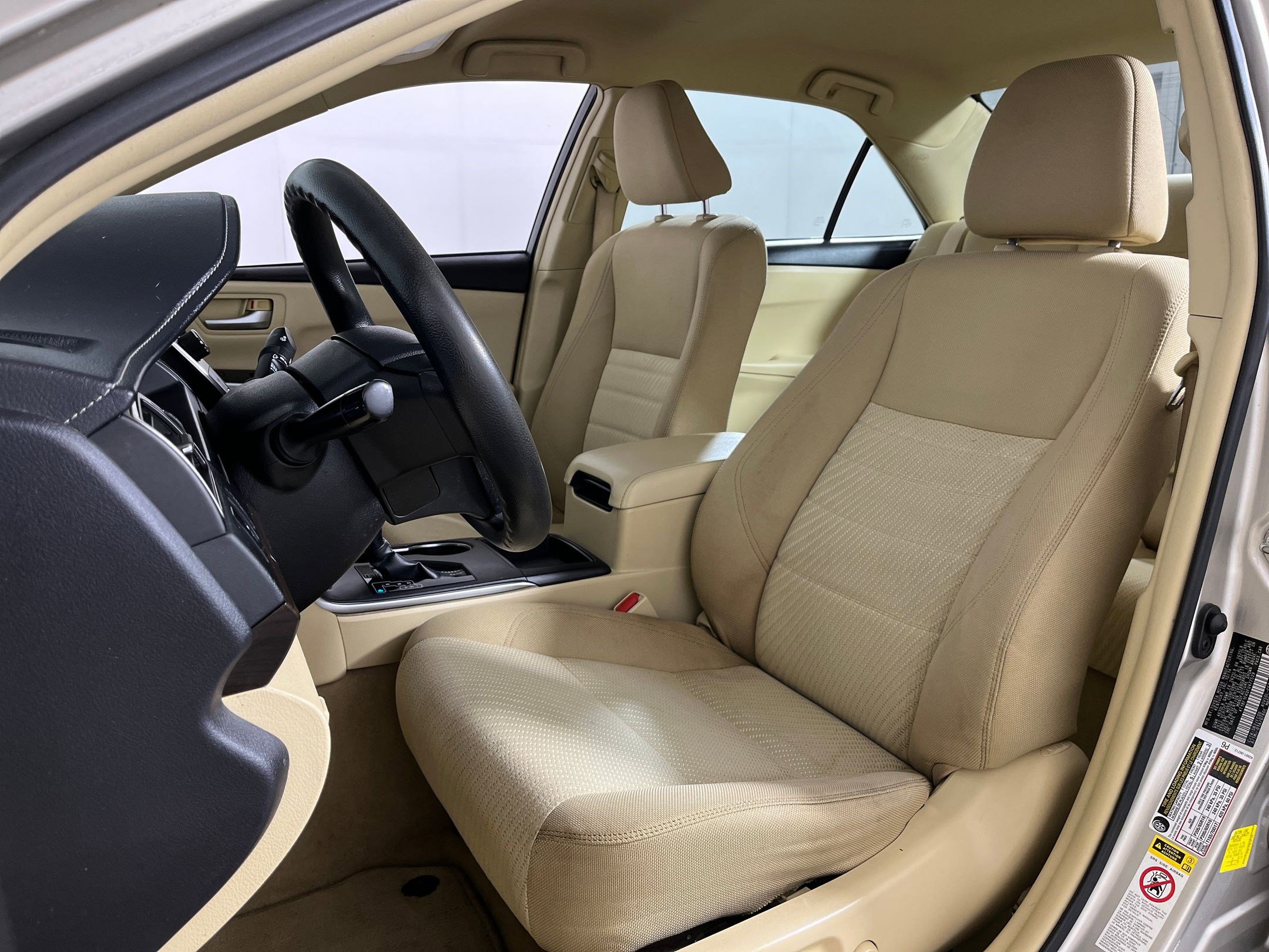 2015 Toyota Camry LE photo 4