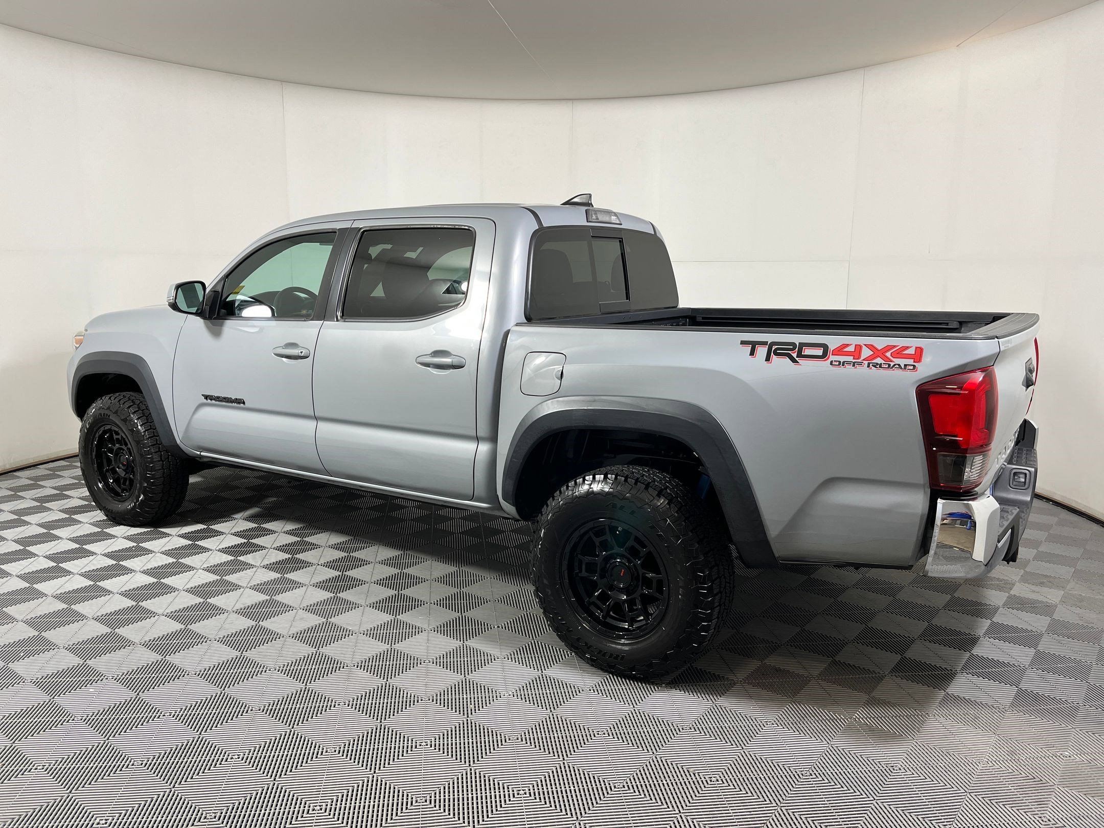 2019 Toyota Tacoma TRD Double Cab photo 2