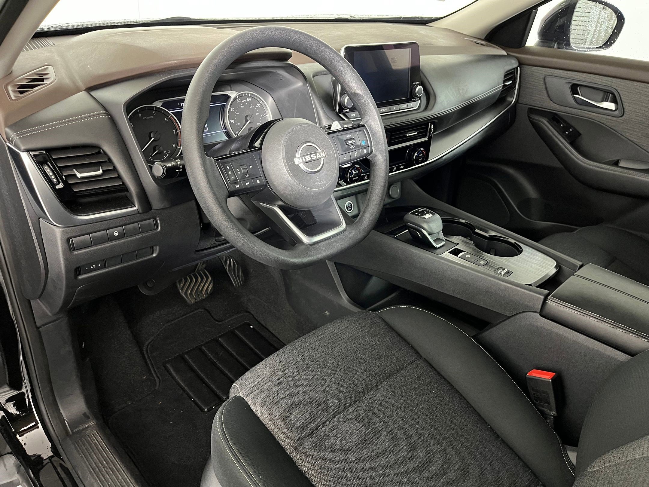 2023 Nissan Rogue SV photo 2