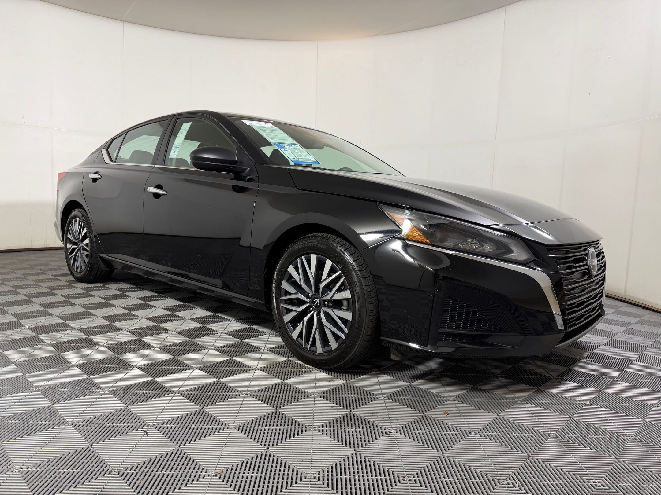 2025 Nissan Altima SV - Photo 6