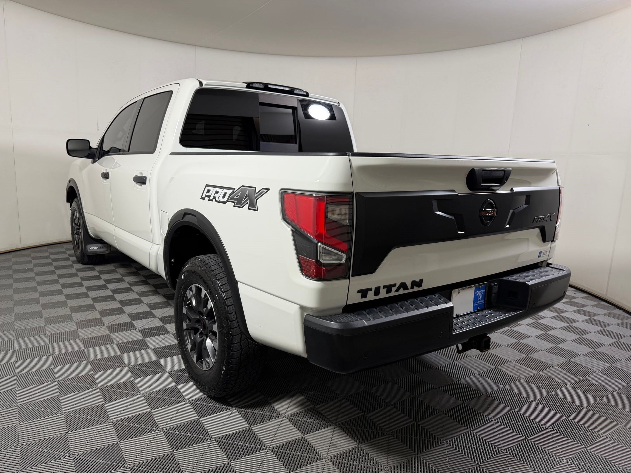 Titan PRO-4X Truck Crew Cab