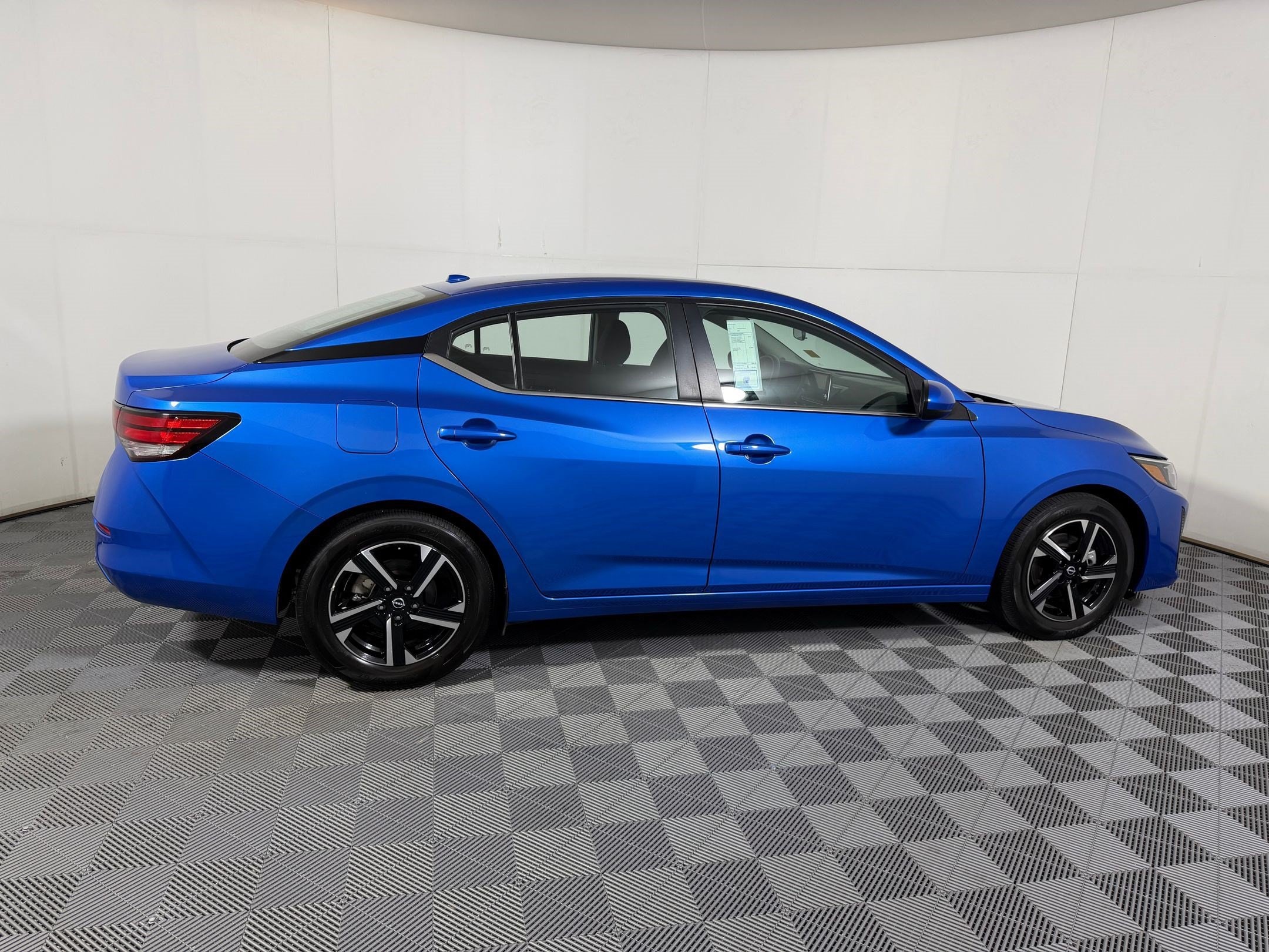2025 Nissan Sentra SV - Photo 7