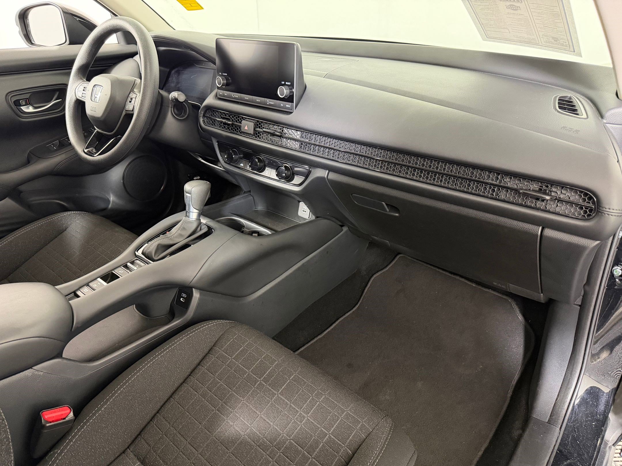 2025 Honda HR-V LX - Photo 25