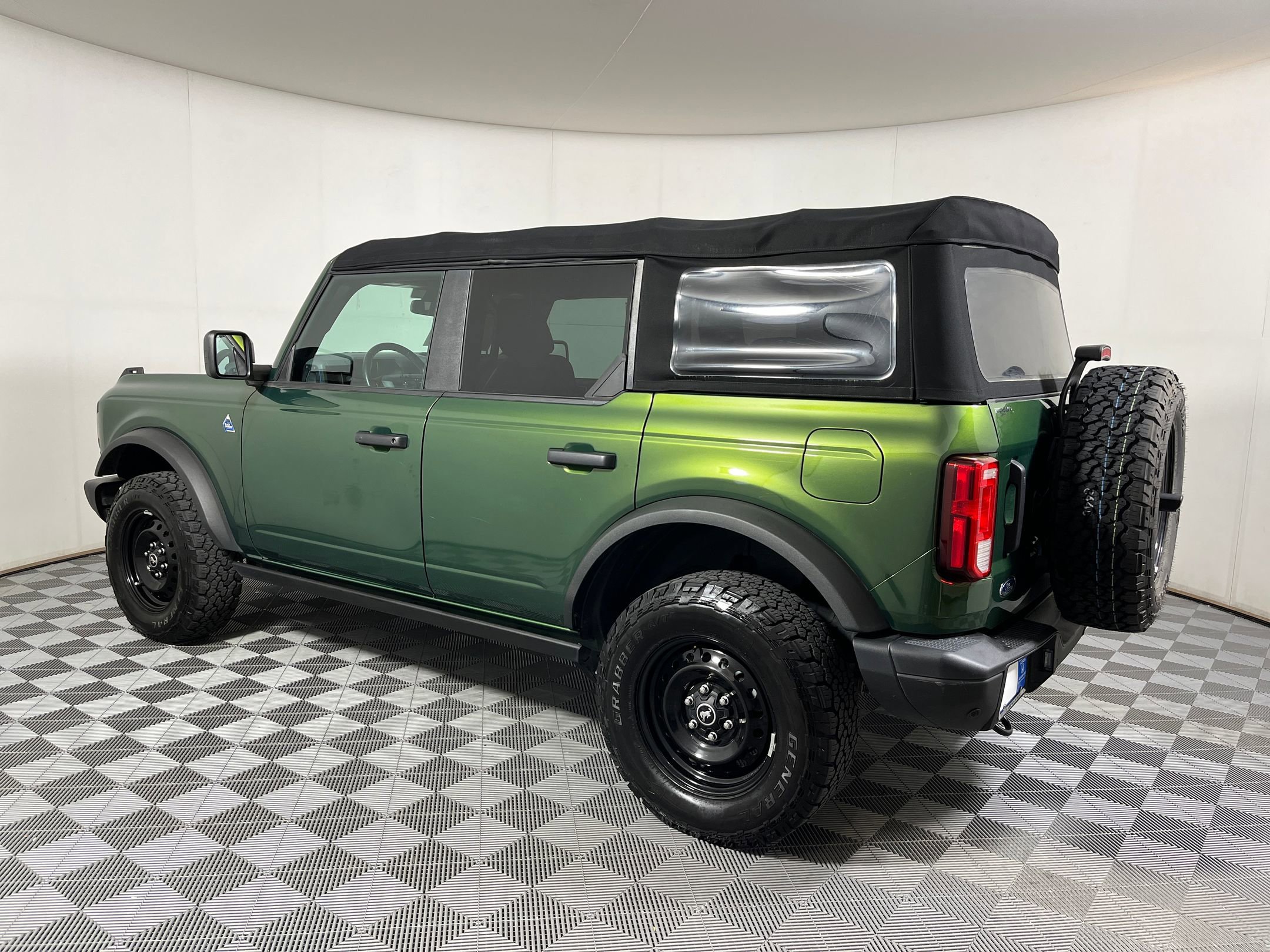 2022 Ford Bronco Black Diamond photo 4
