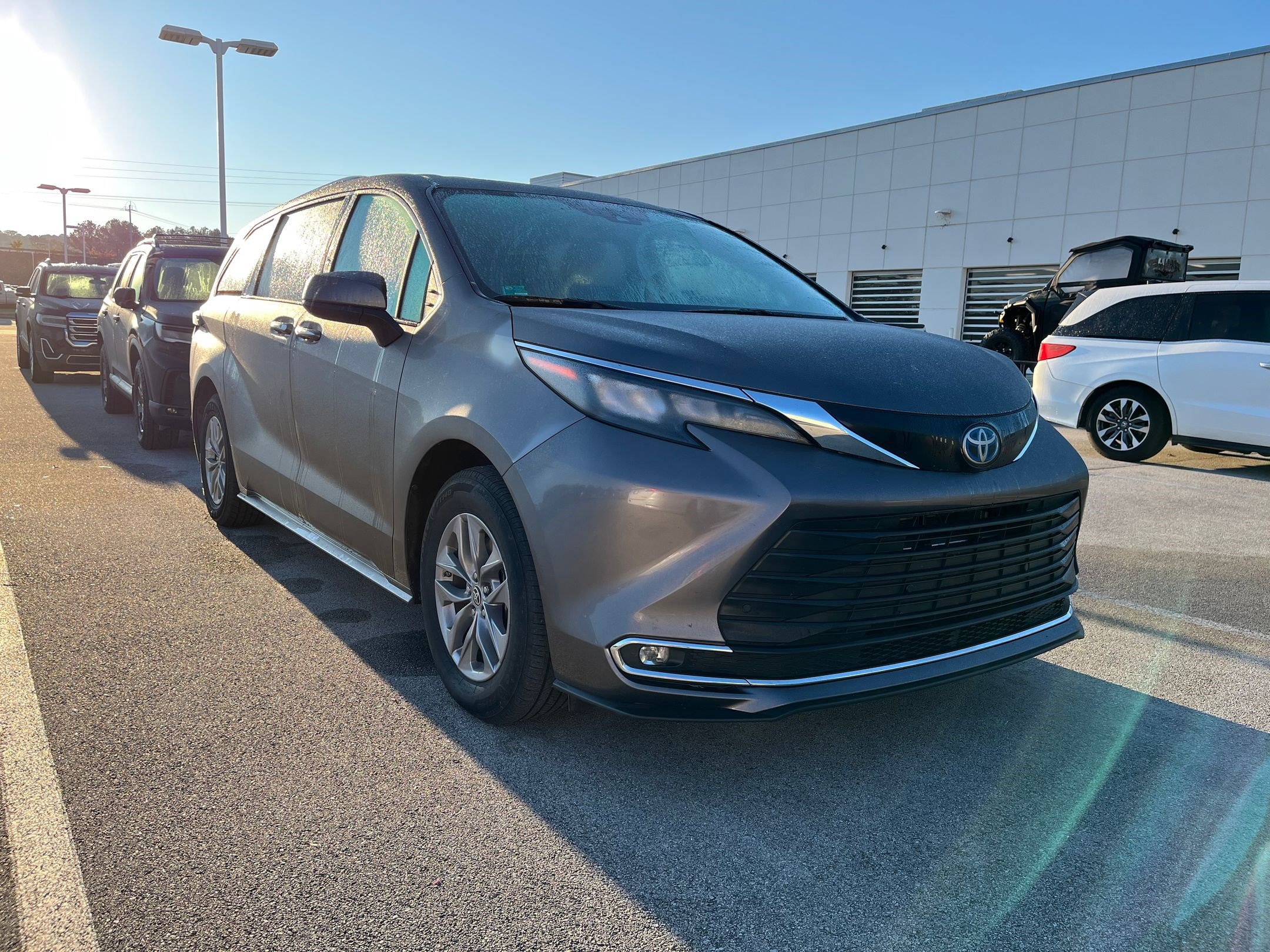 2024 Toyota Sienna XLE photo 4