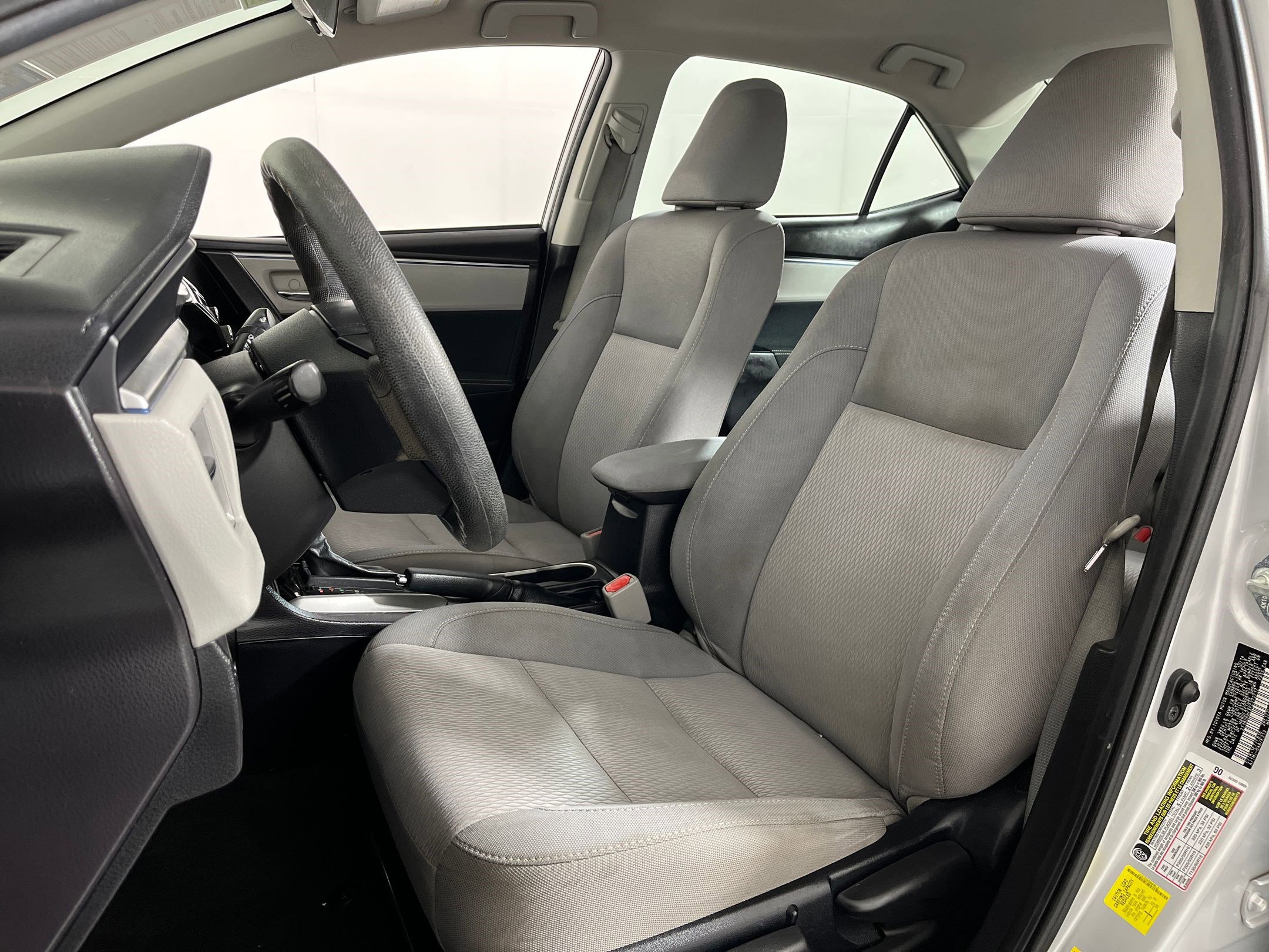 2015 Toyota Corolla LE photo 4