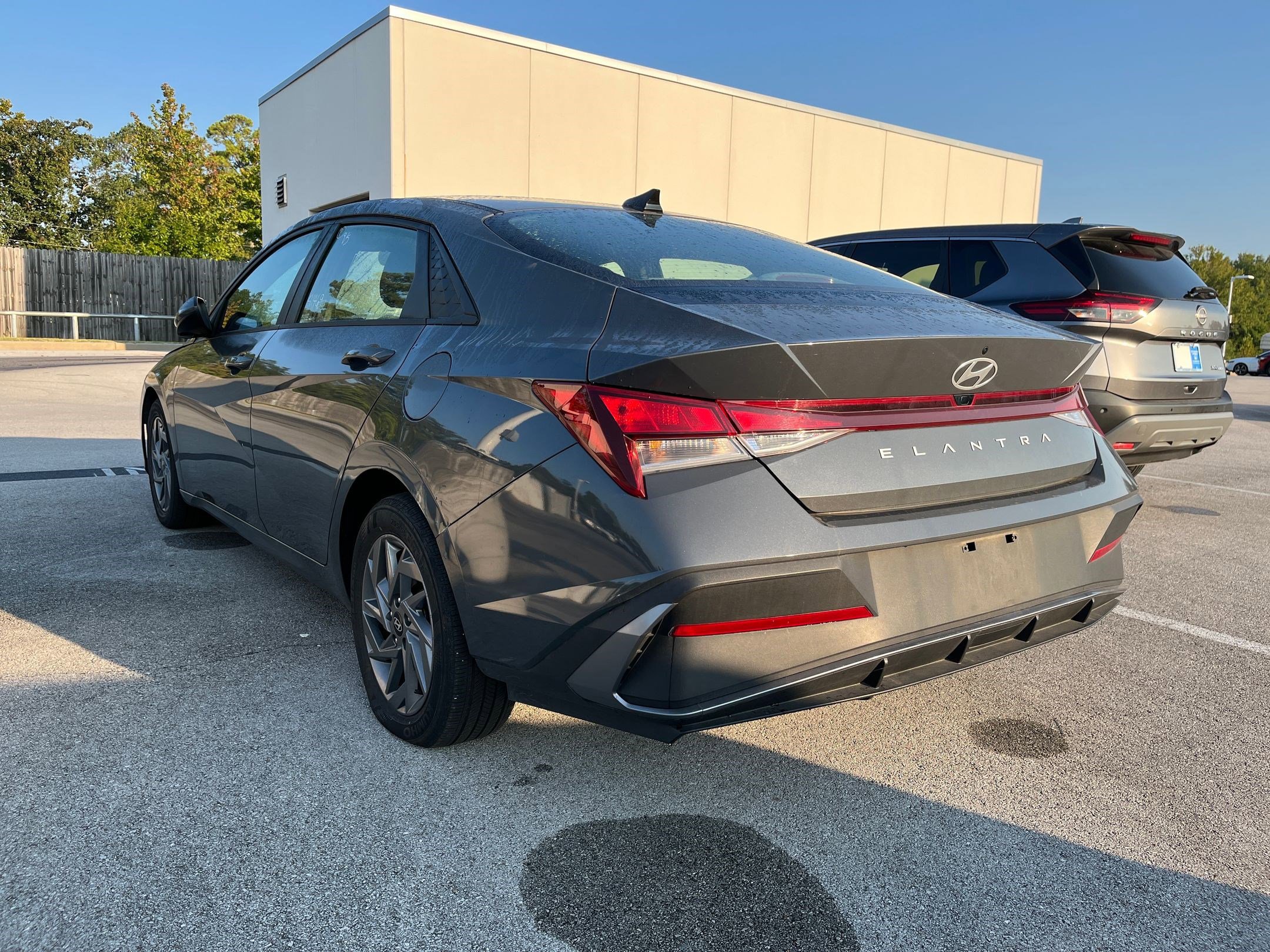 2024 Hyundai Elantra SEL photo 2