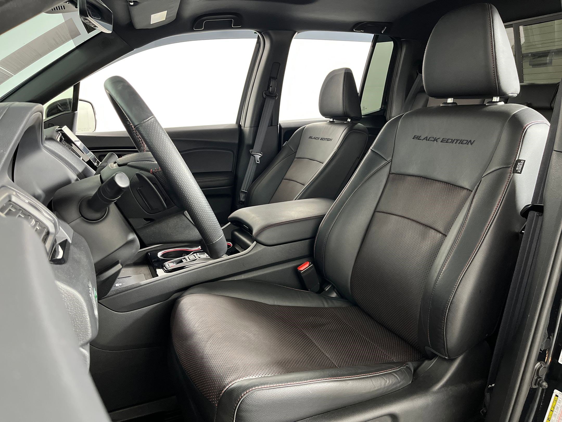 2024 Honda Ridgeline Black Edition photo 4