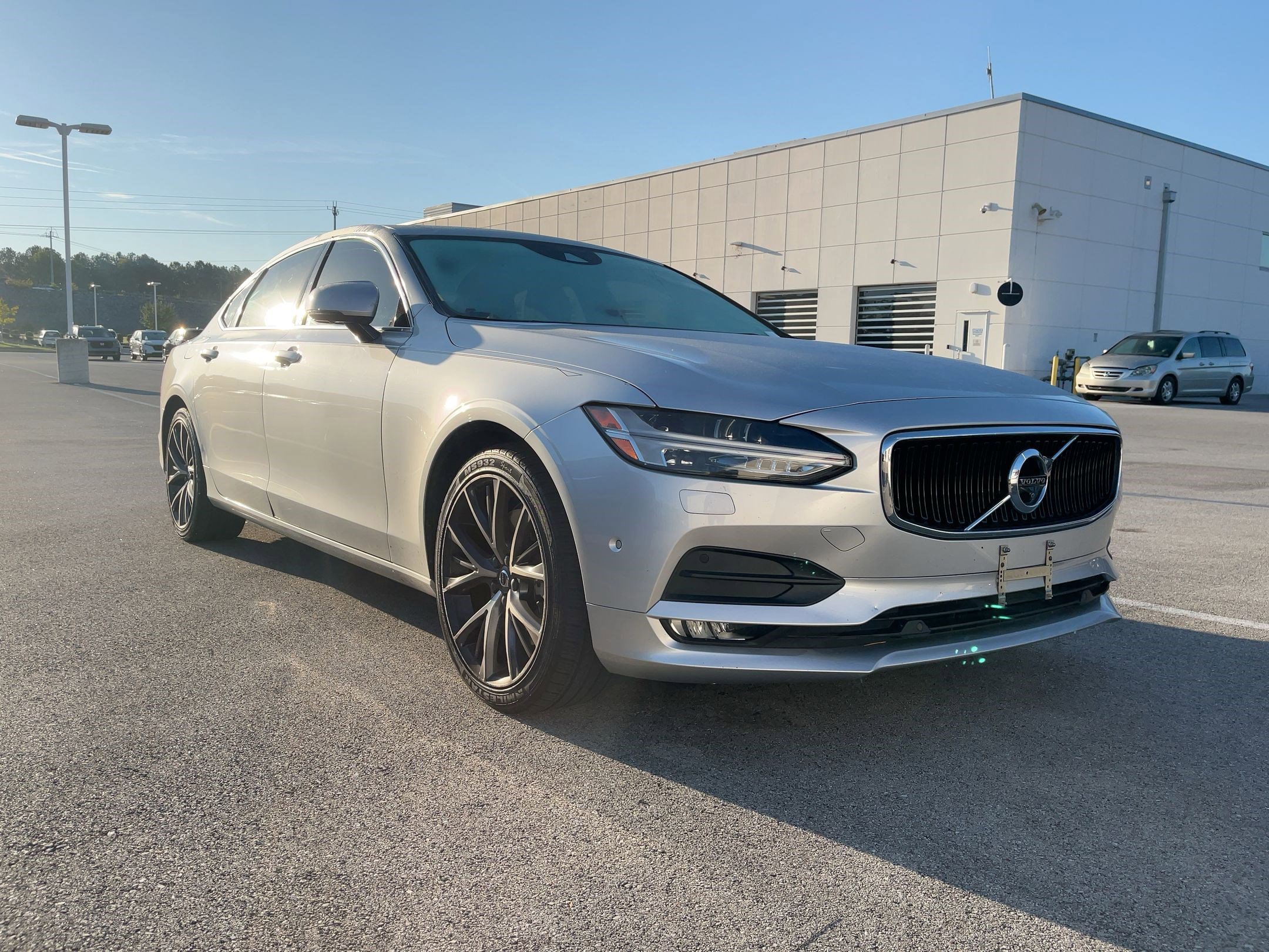 2018 Volvo S90 Momentum photo 4
