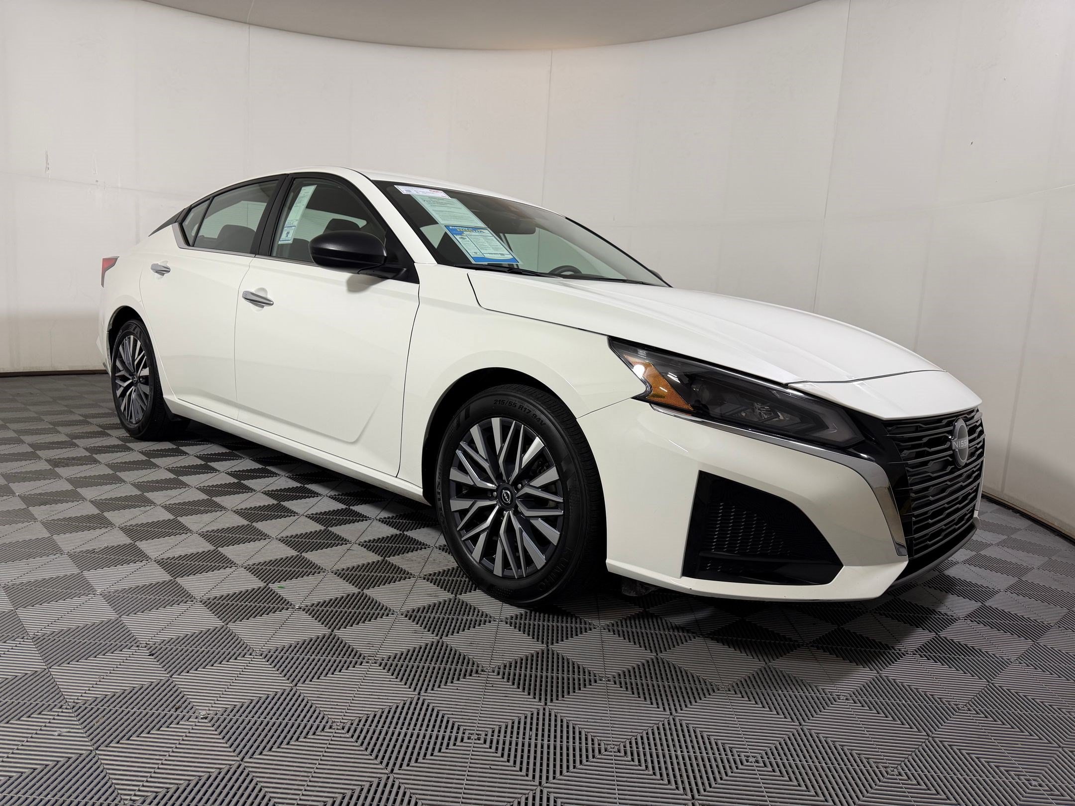 2025 Nissan Altima SV - Photo 6