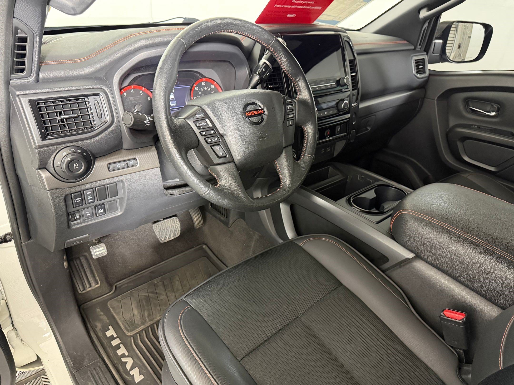 Titan PRO-4X Truck Crew Cab