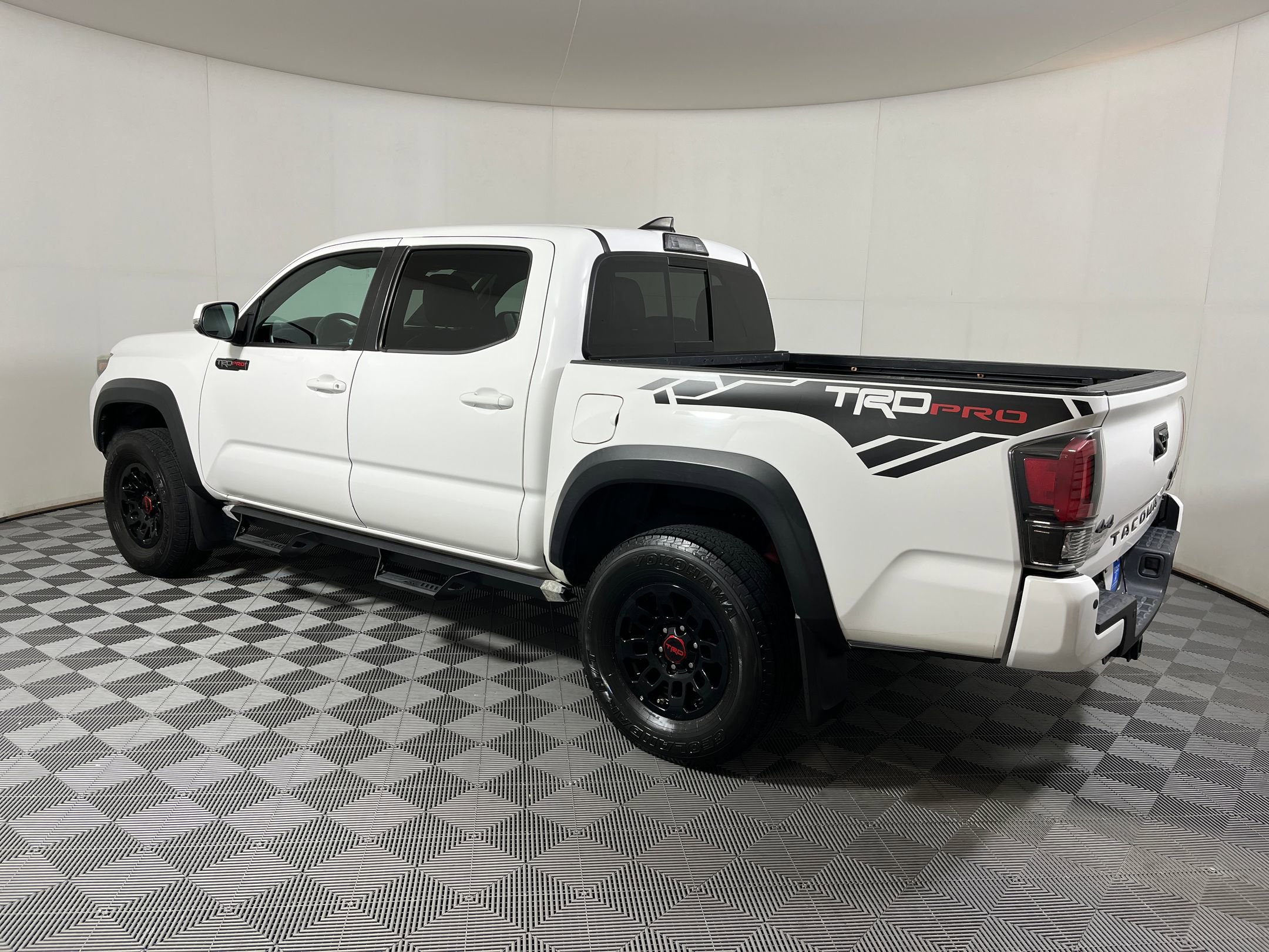 2019 Toyota Tacoma TRD Pro photo 3