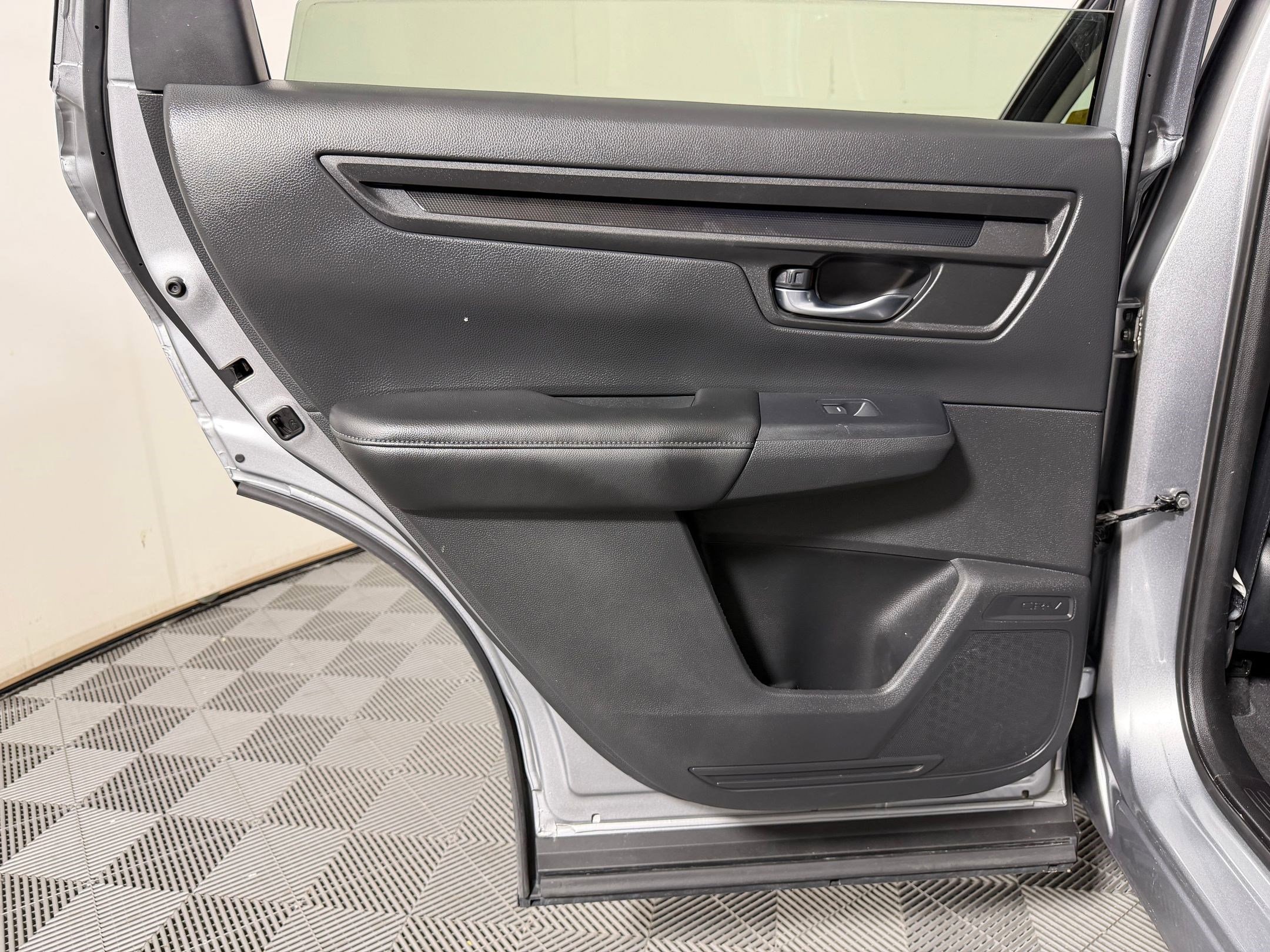 2025 Honda CR-V LX - Photo 23