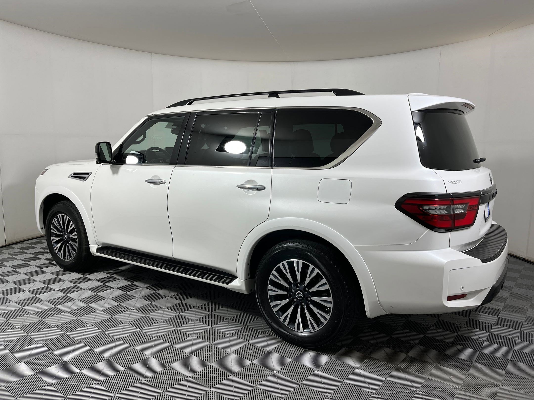 2023 Nissan Armada SL photo 2