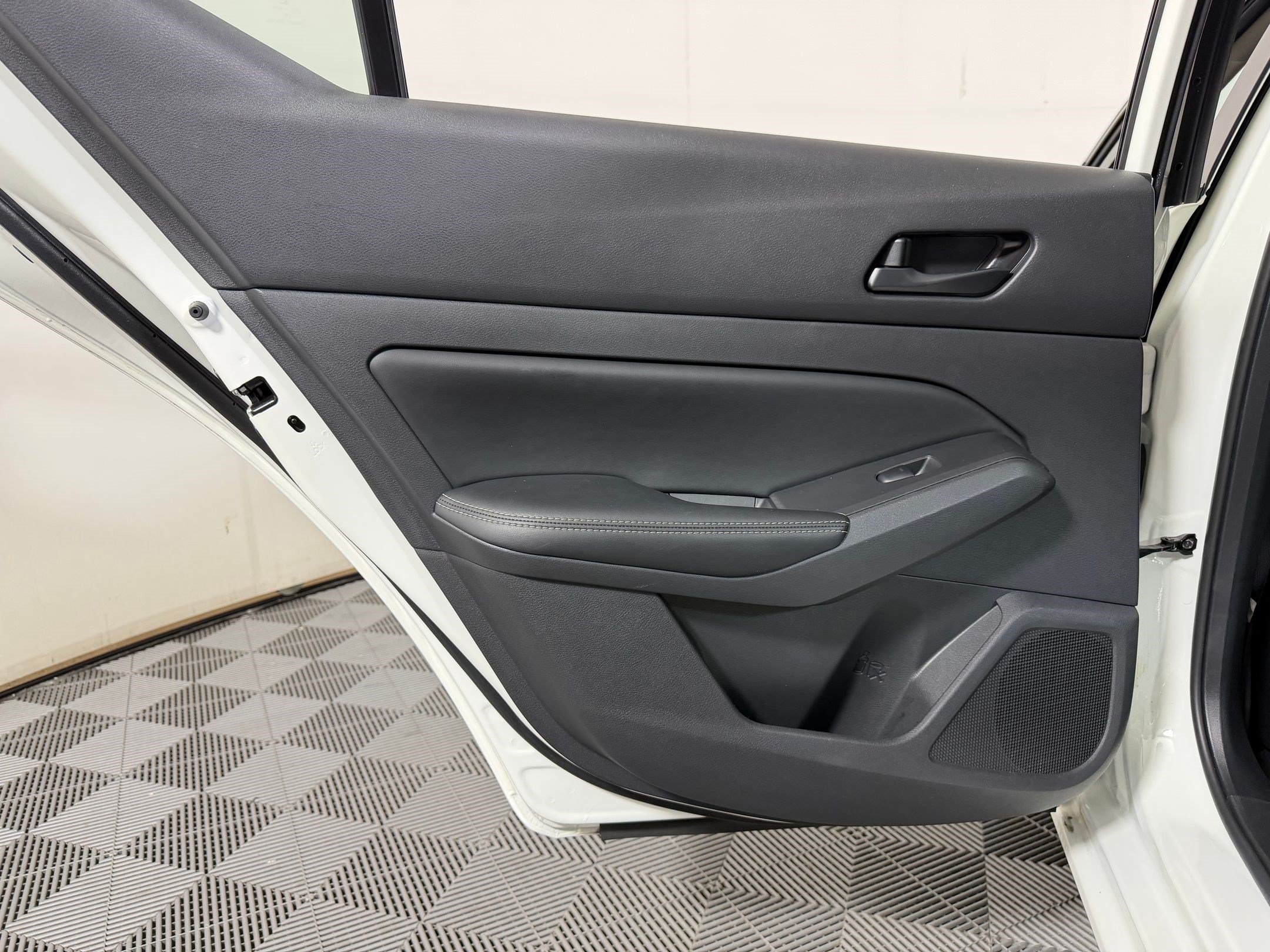 2025 Nissan Altima SV - Photo 24