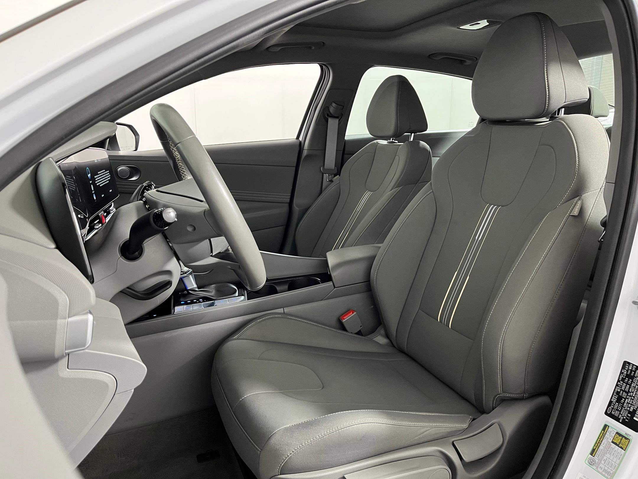 2025 Hyundai Elantra SEL Convenience photo 4