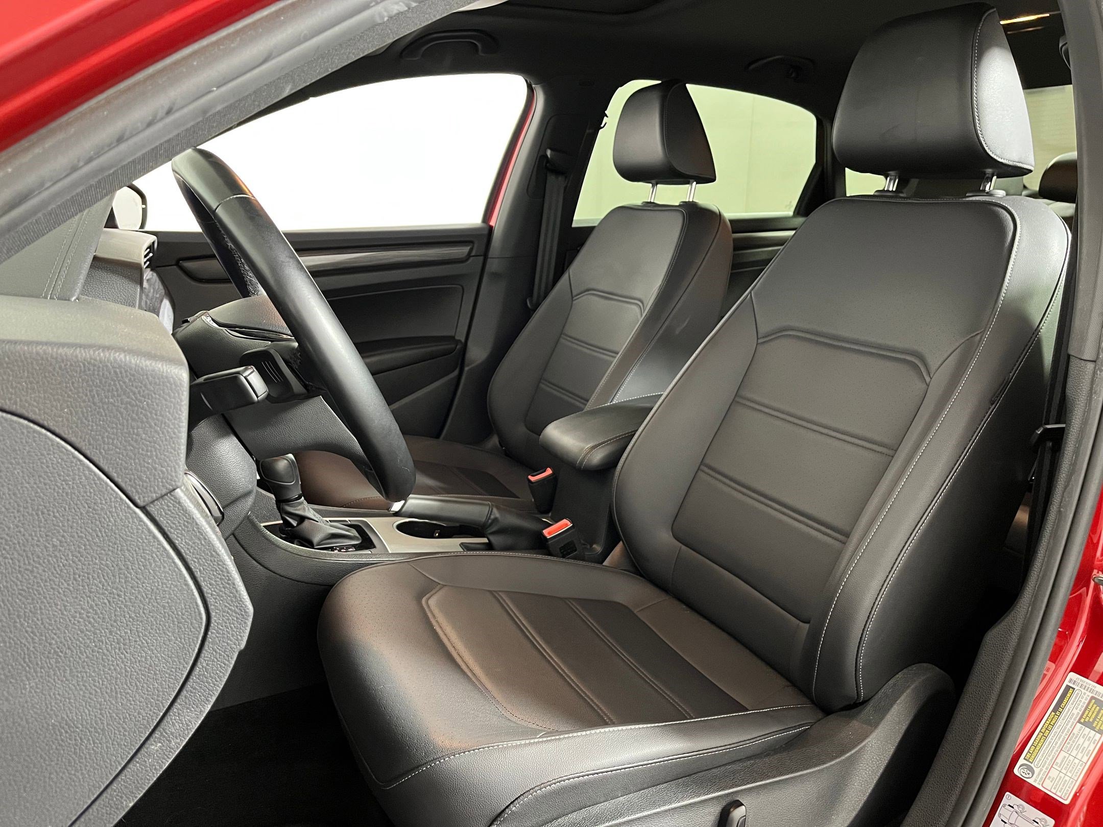 2022 Volkswagen Passat 2.0T R-Line photo 4