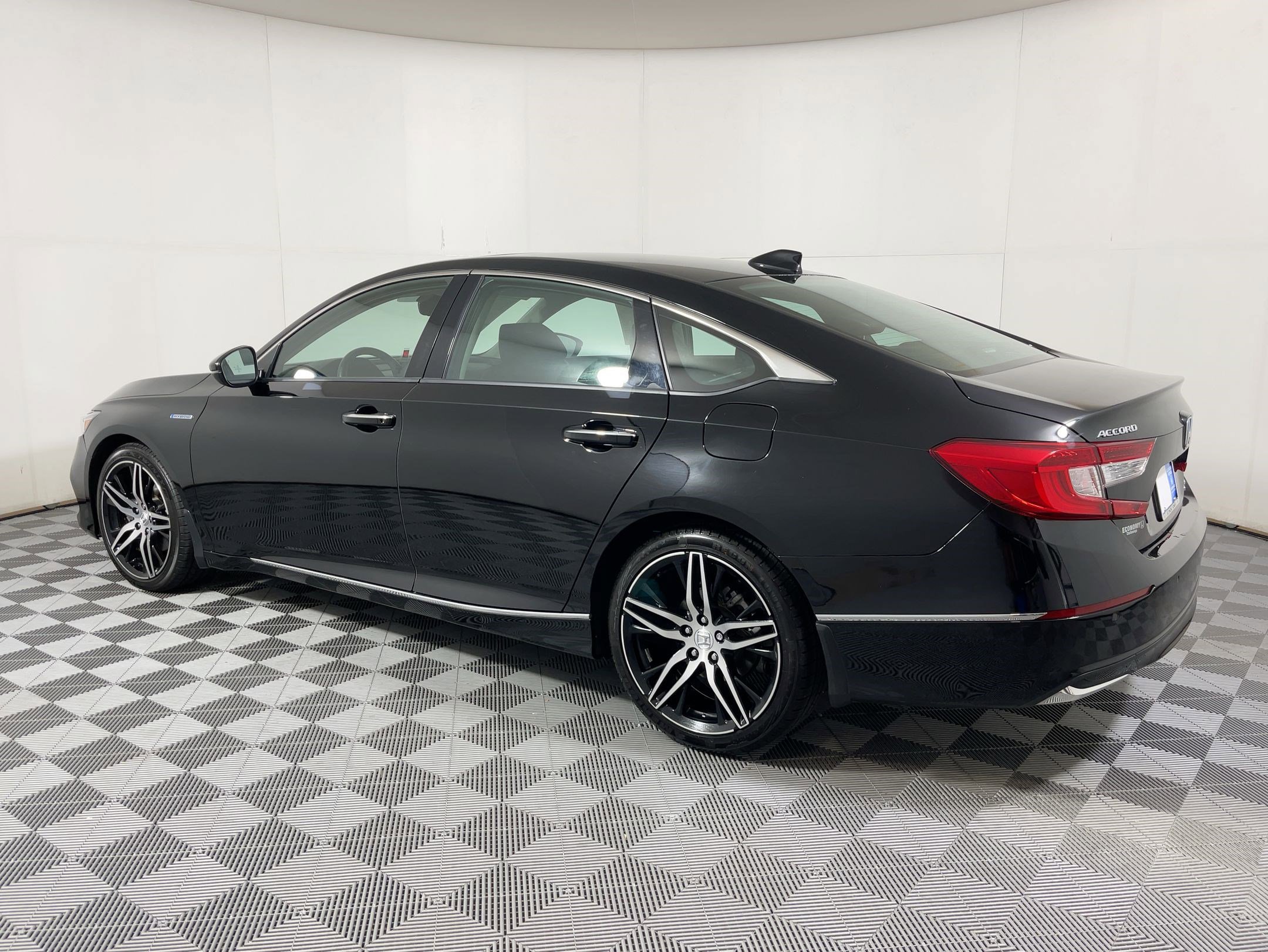 2022 Honda Accord Hybrid Touring photo 2
