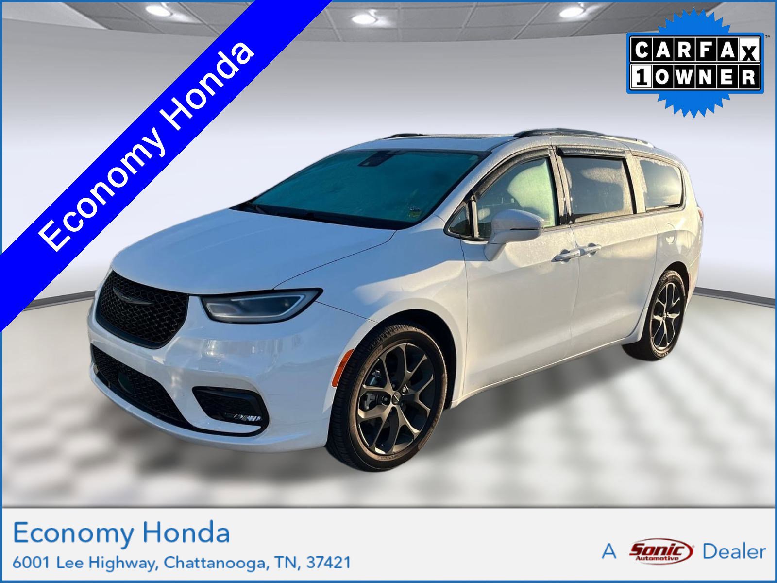 2021 Chrysler Pacifica Touring L's photo