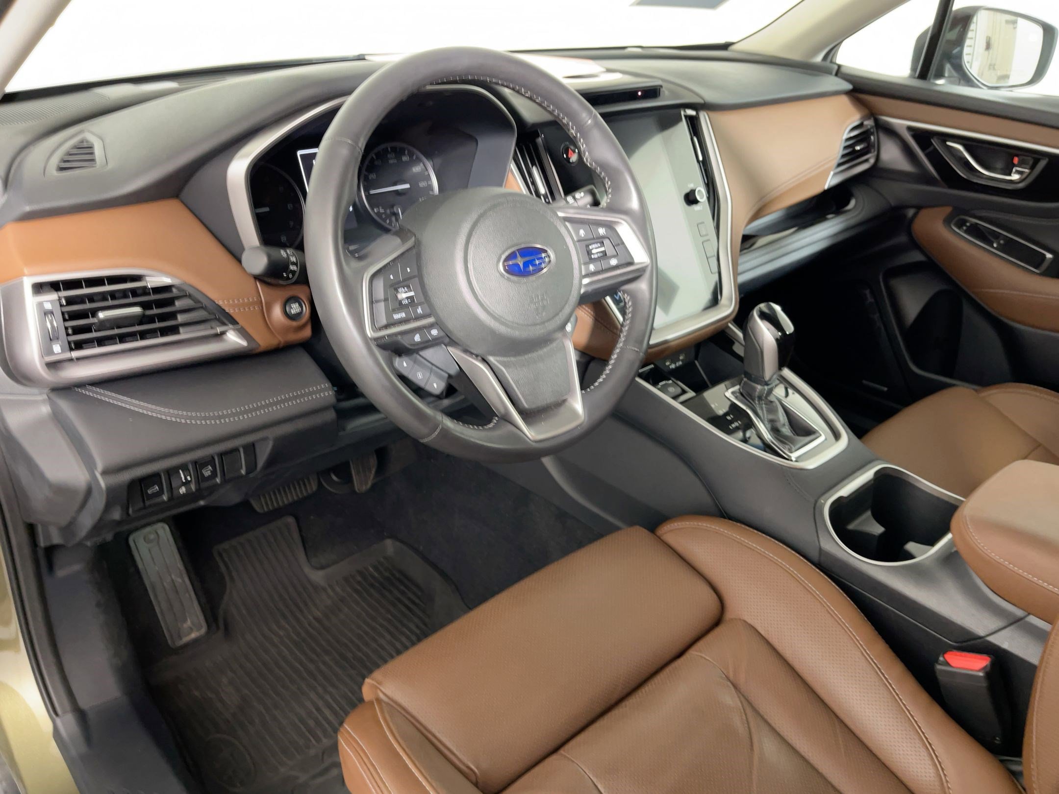 2022 Subaru Outback Touring photo 2