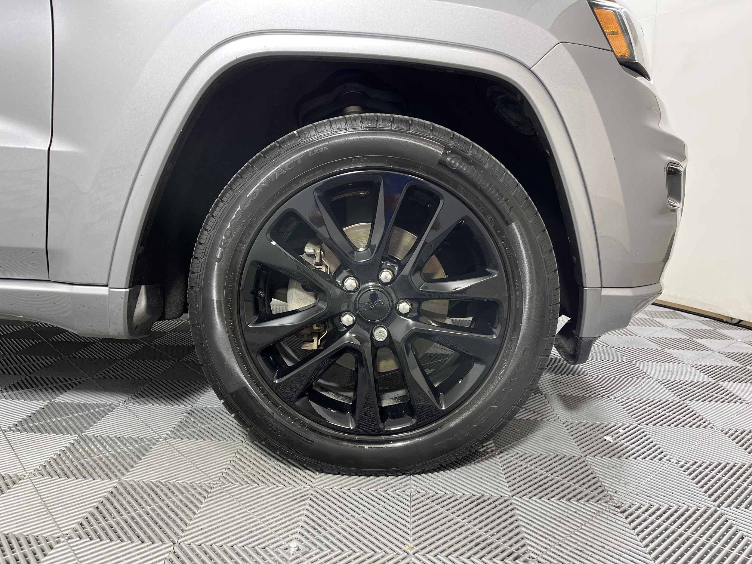 Used 2017 Jeep Grand Cherokee Altitude with VIN 1C4RJFAG4HC701833 for sale in Chattanooga, TN