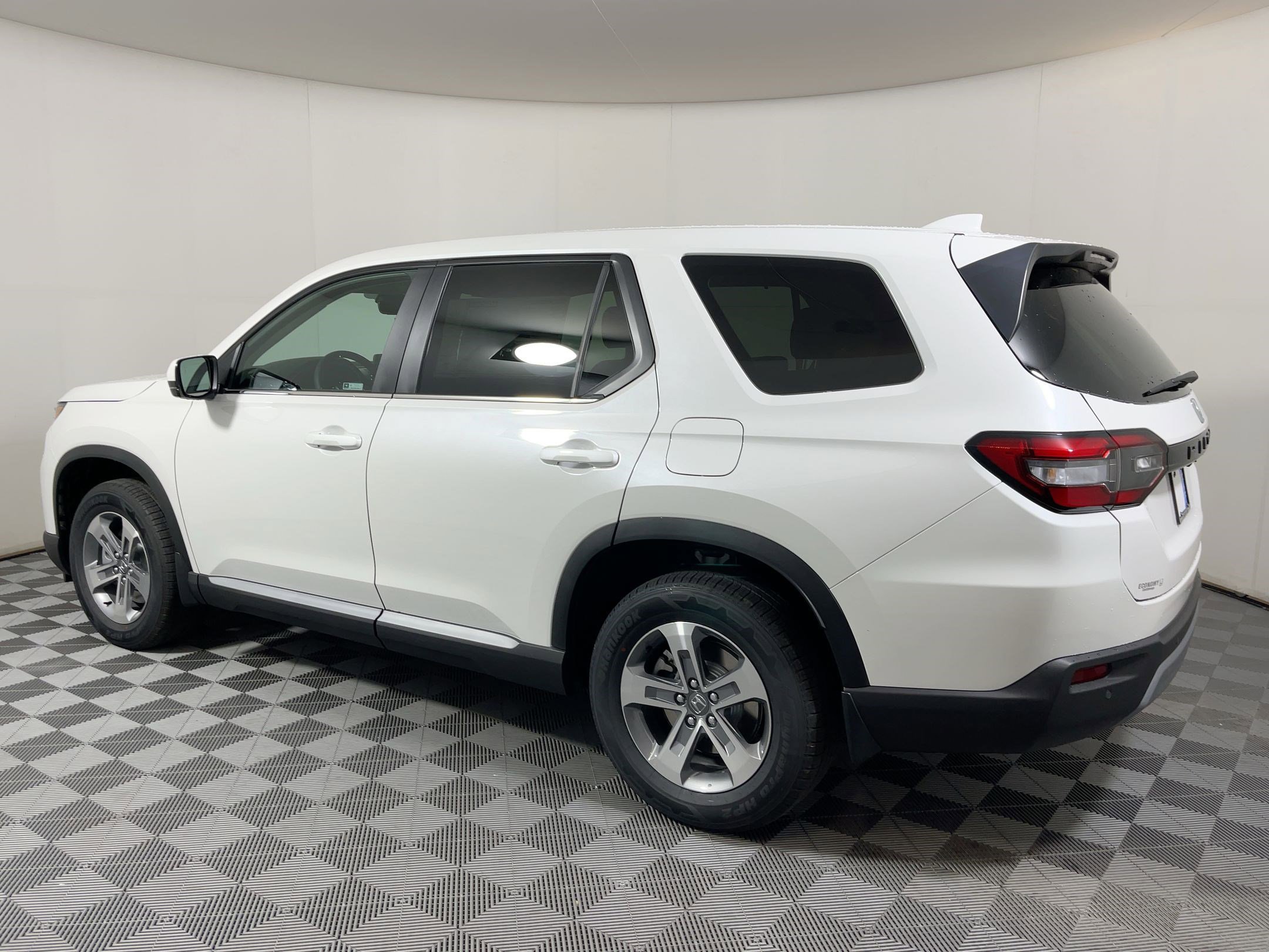 2025 Honda Pilot EX-L photo 2