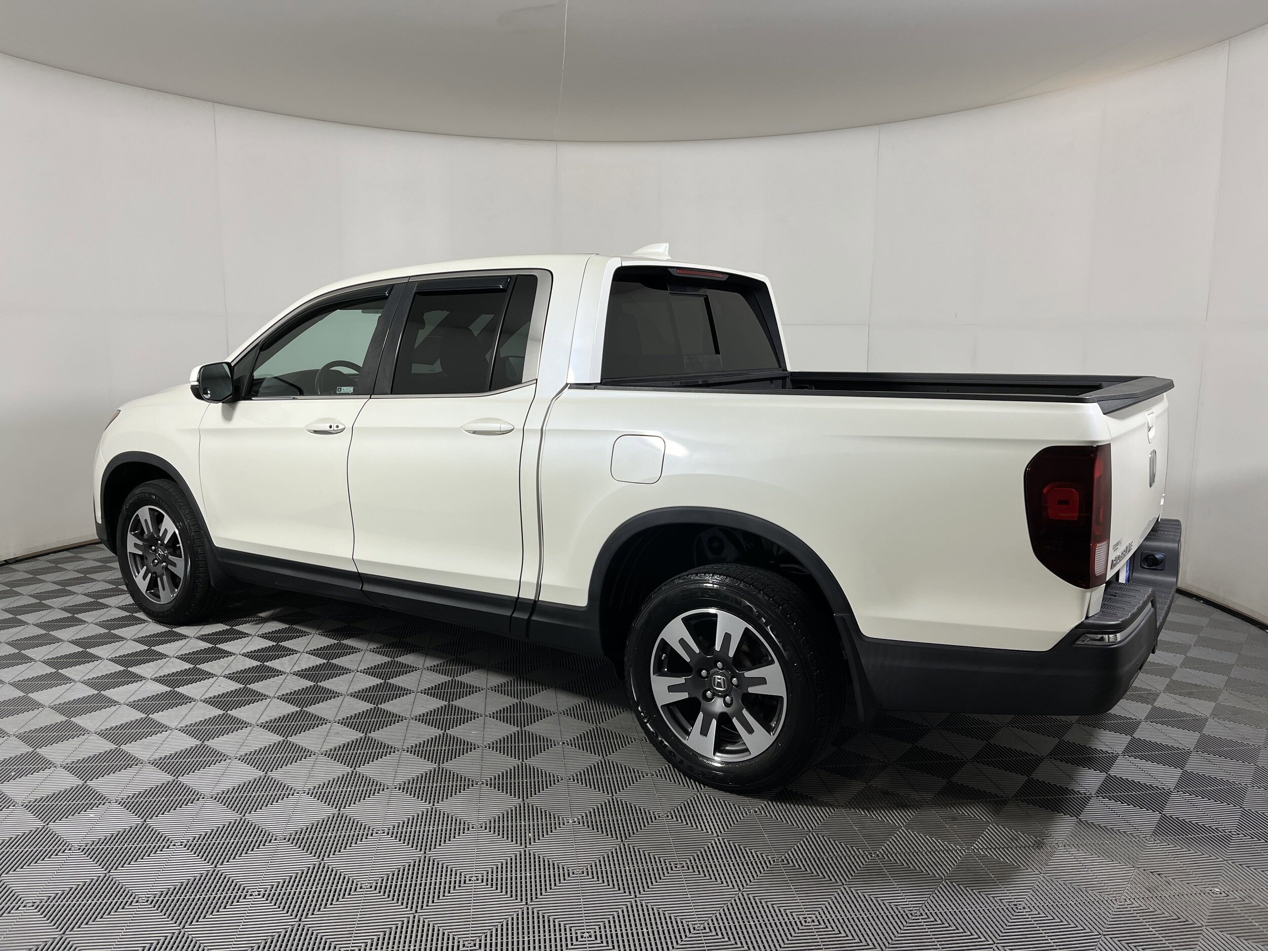 2019 Honda Ridgeline RTL-T photo 4