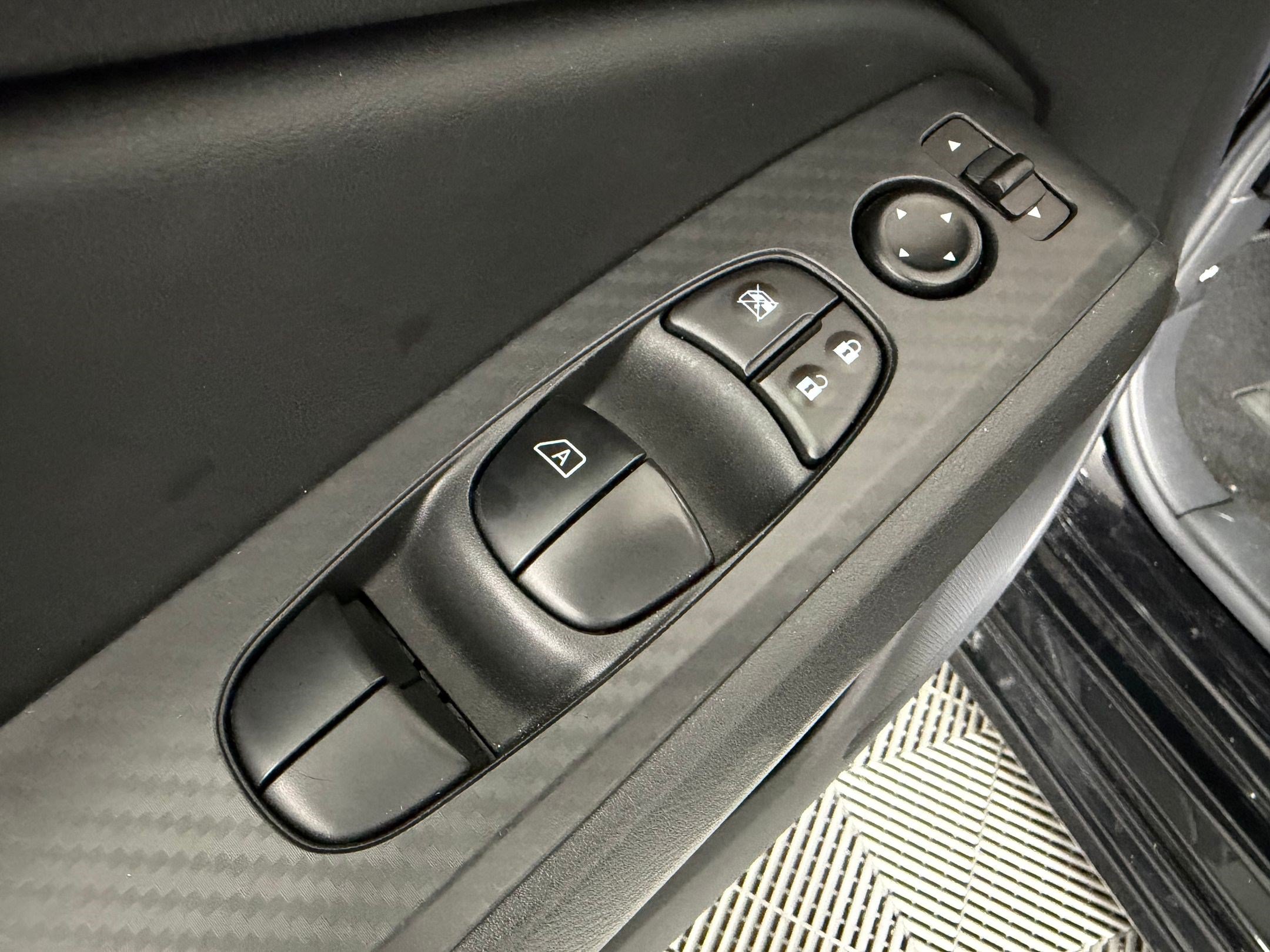 2025 Nissan Altima SV - Photo 23