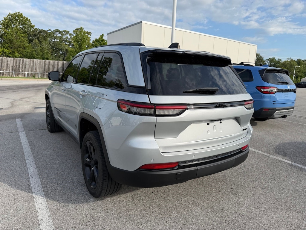 Used 2023 Jeep Grand Cherokee Limited SUV
