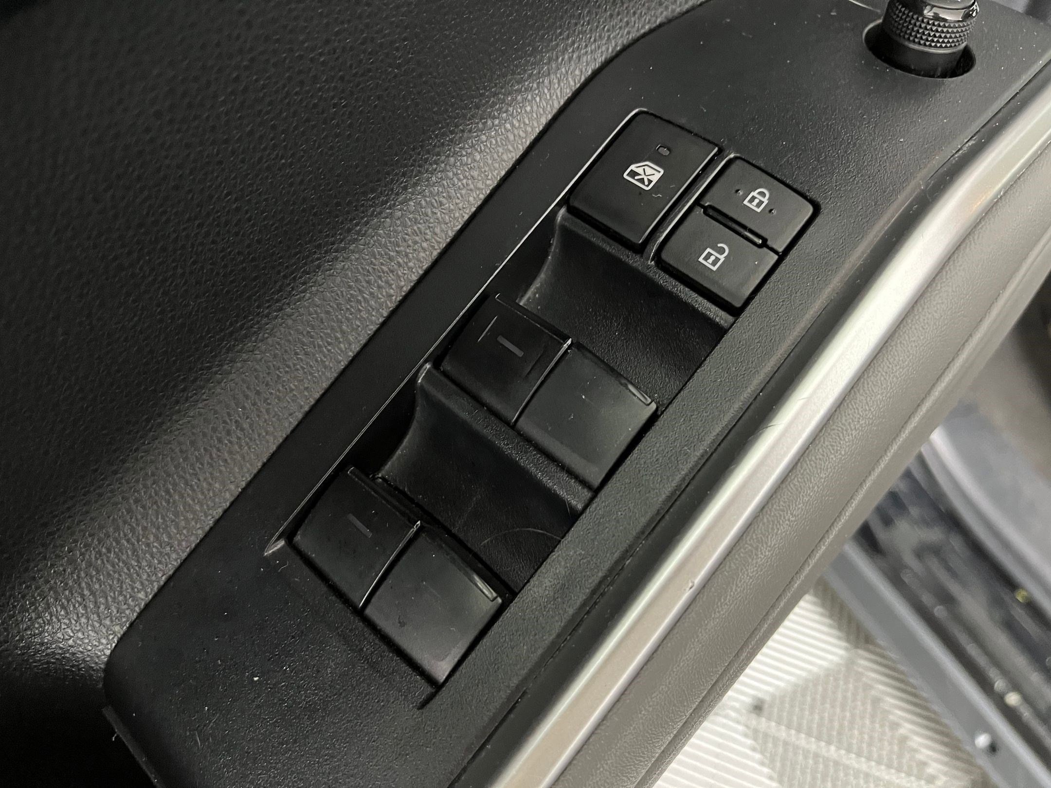 Image of 2023 Toyota Highlander Hybrid LE SUV