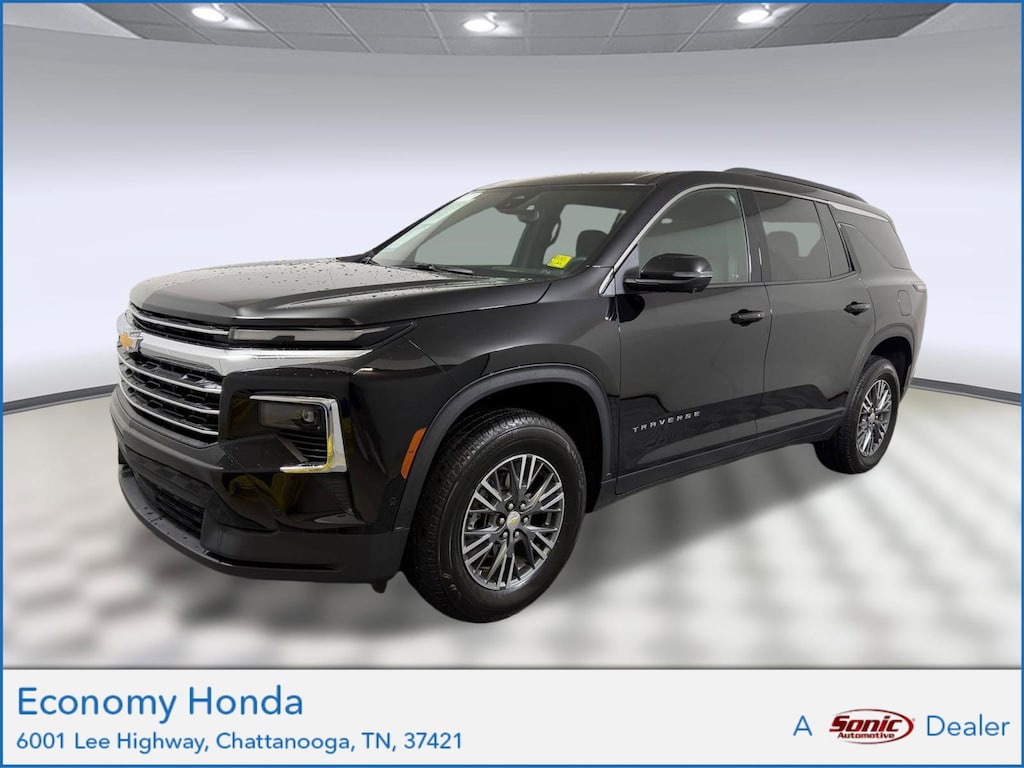 Used 2025 Chevrolet Traverse AWD LT SUV