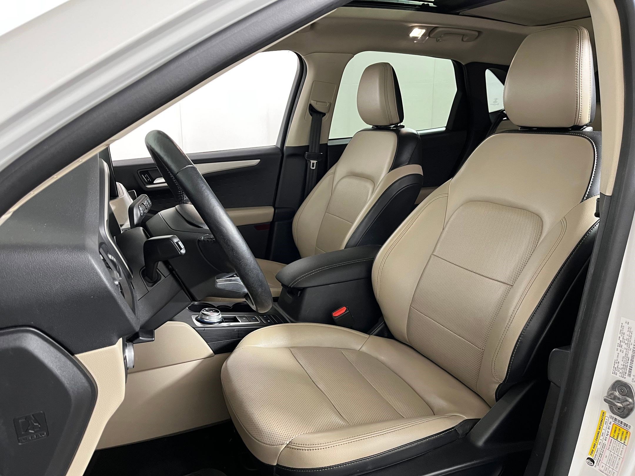 2020 Ford Escape SEL photo 4