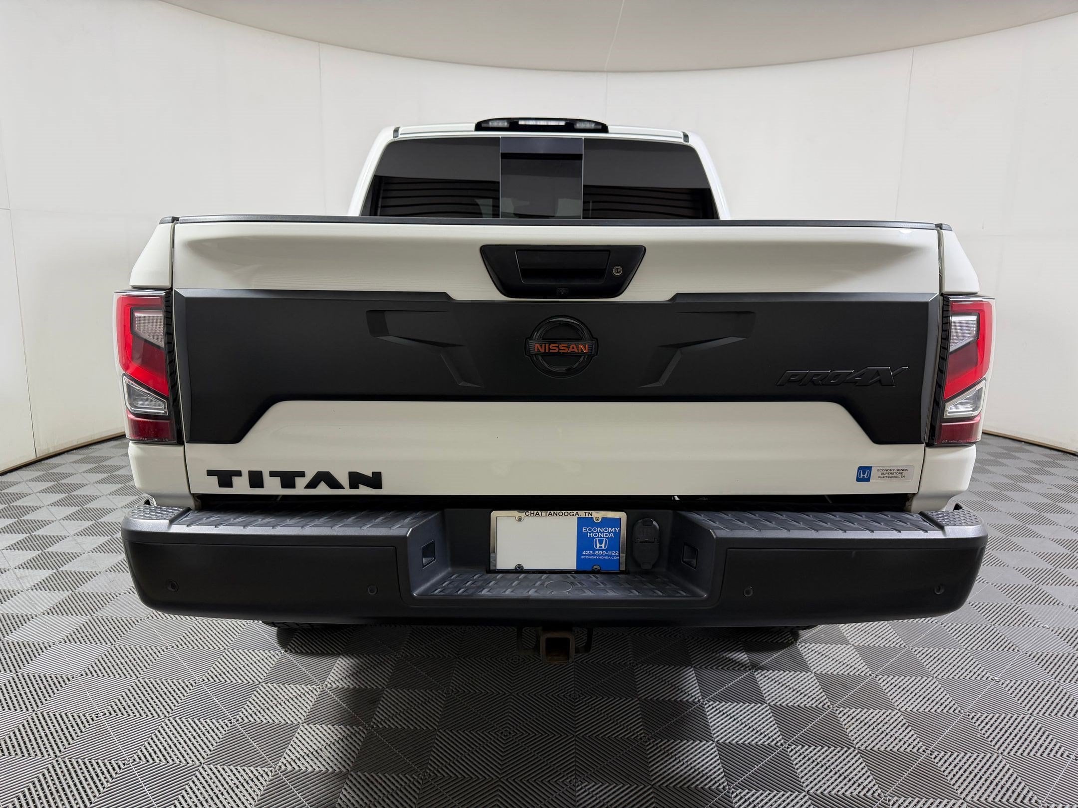 Titan PRO-4X Truck Crew Cab