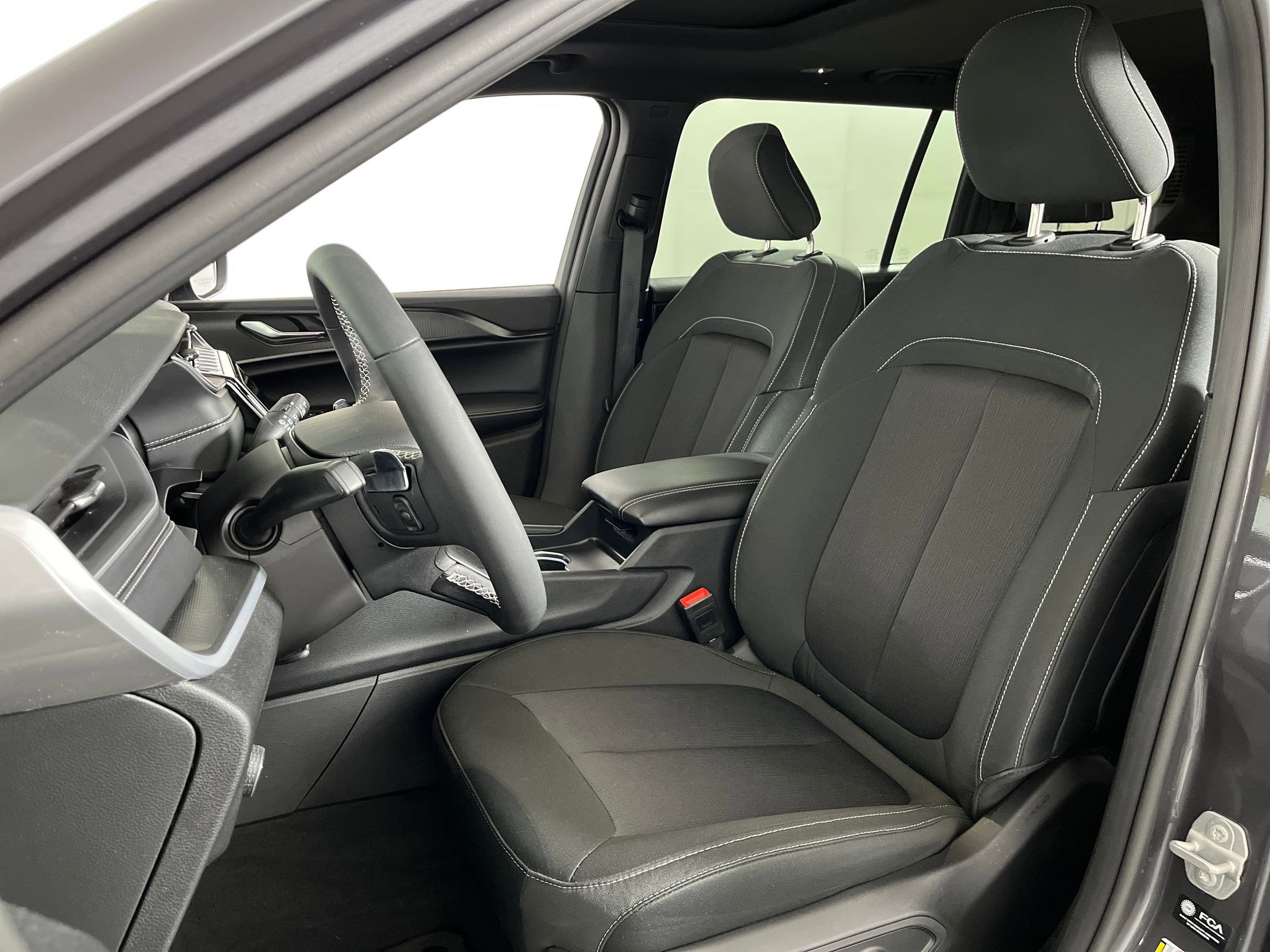2025 Jeep Grand Cherokee Laredo X photo 4