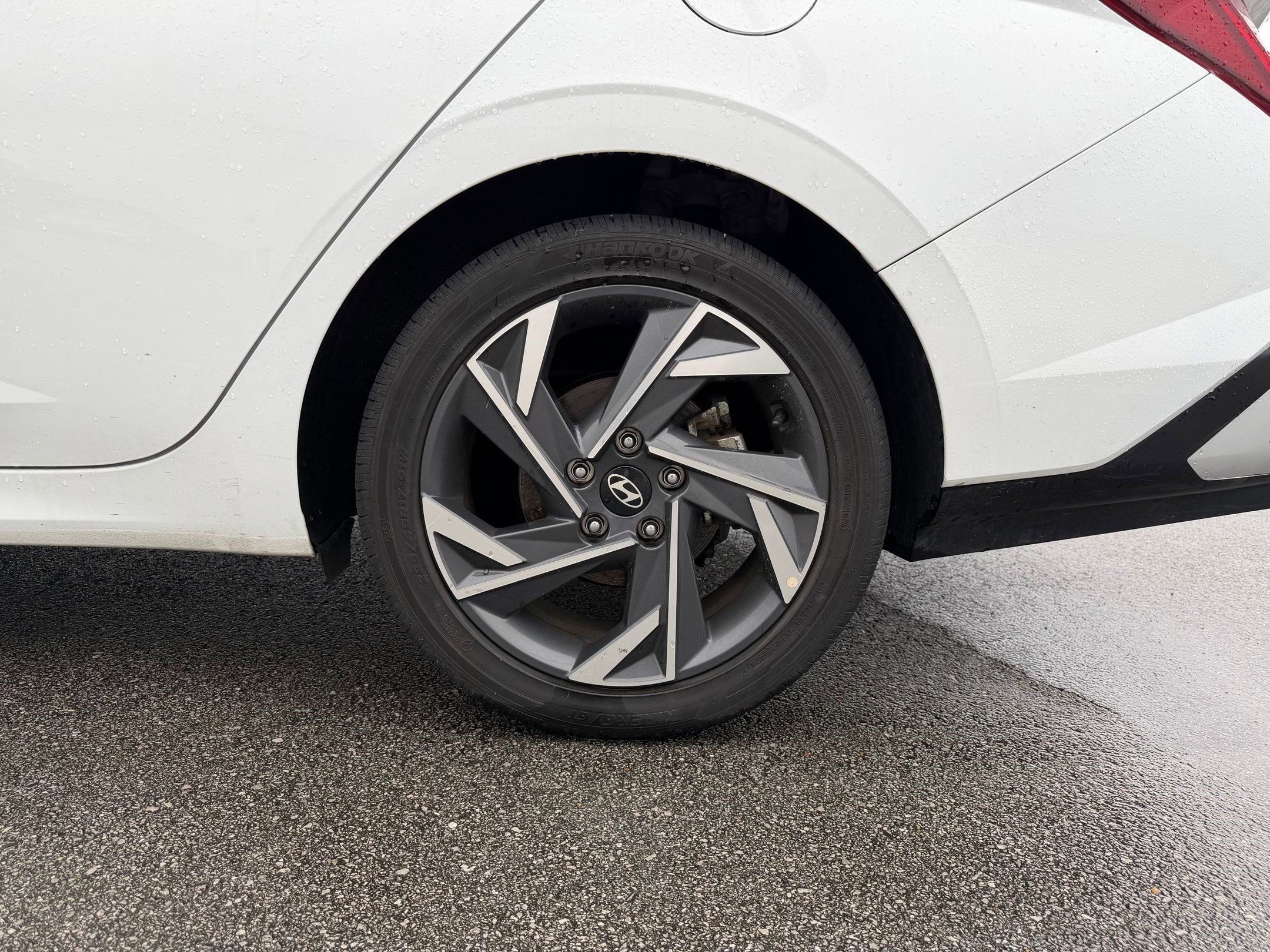 2025 Hyundai Elantra Limited - Photo 10