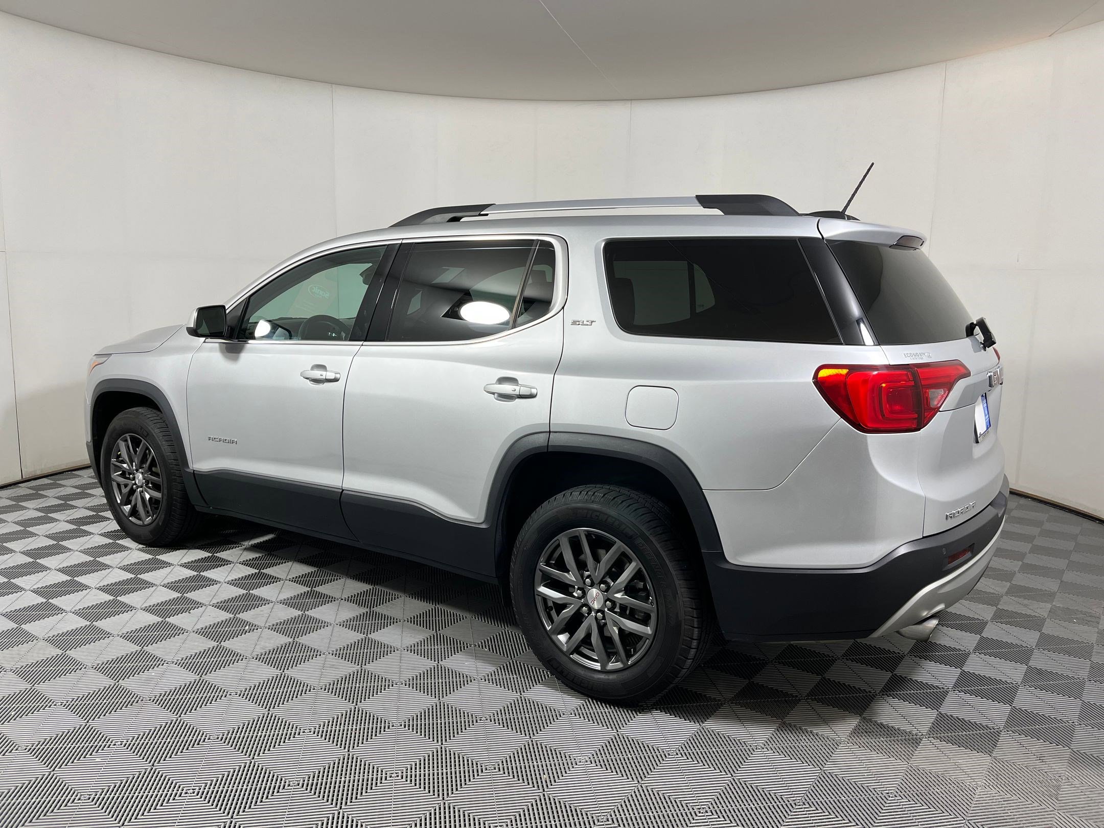 2017 Gmc Acadia SLT photo 2