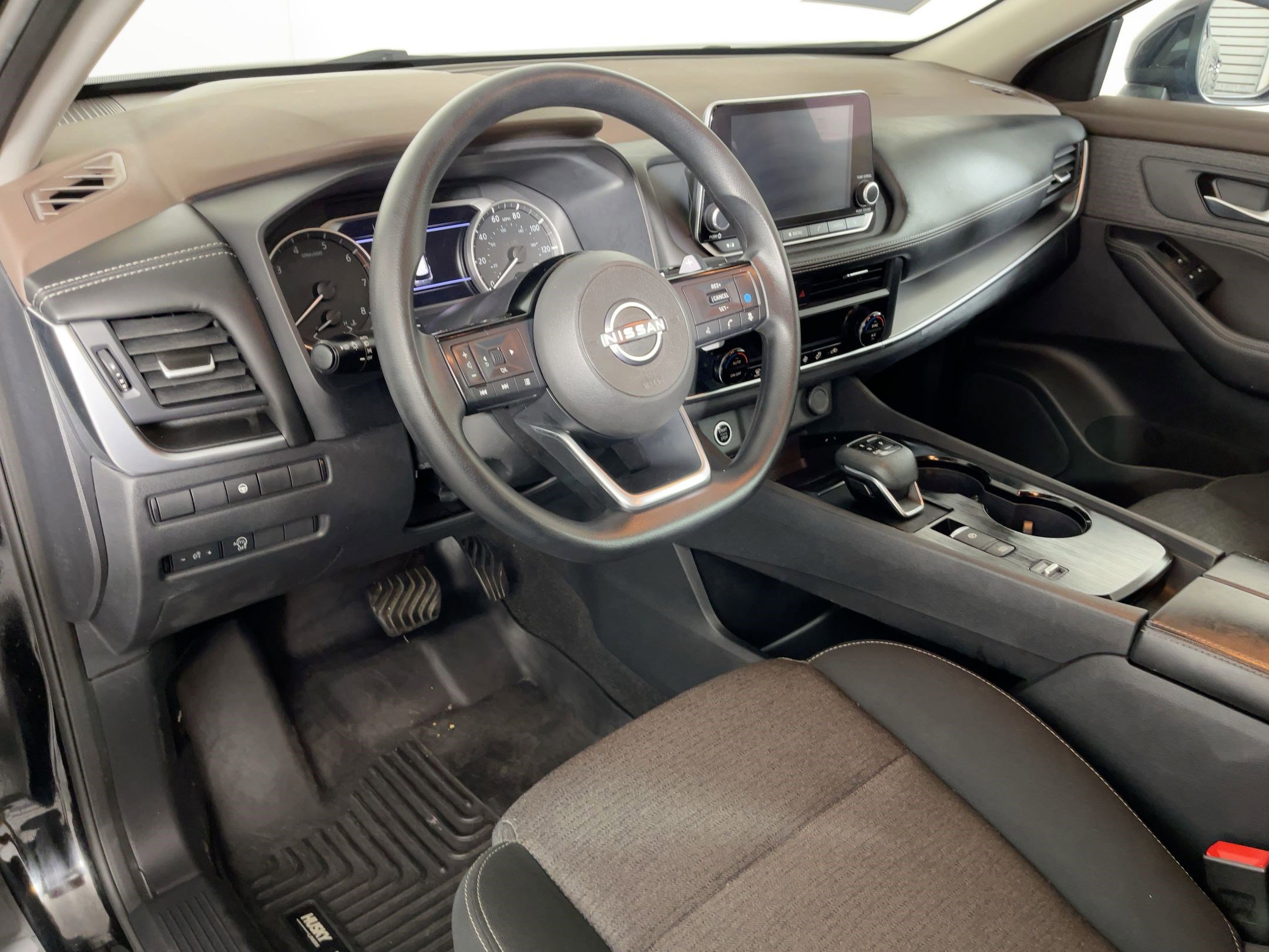 2023 Nissan Rogue SV photo 2