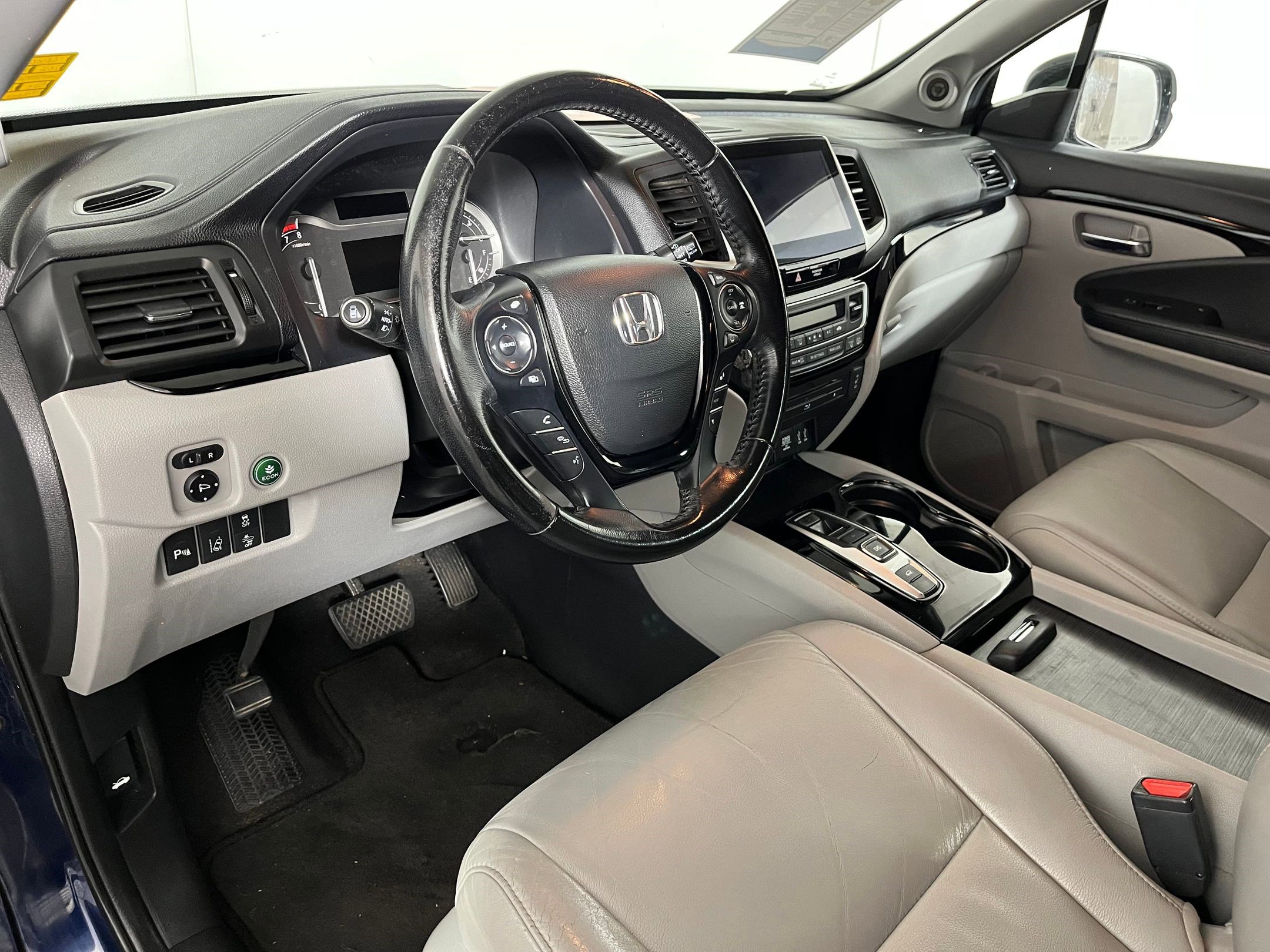 2016 Honda Pilot Touring photo 3