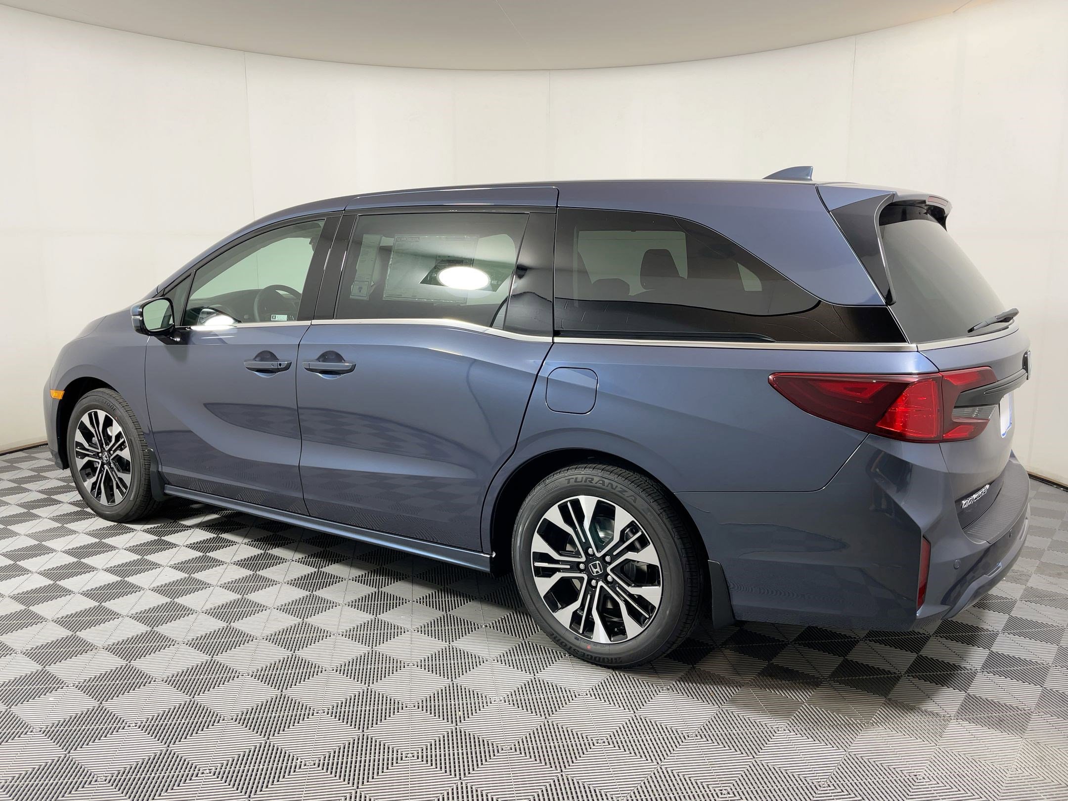 2026 Honda Odyssey Elite photo 2