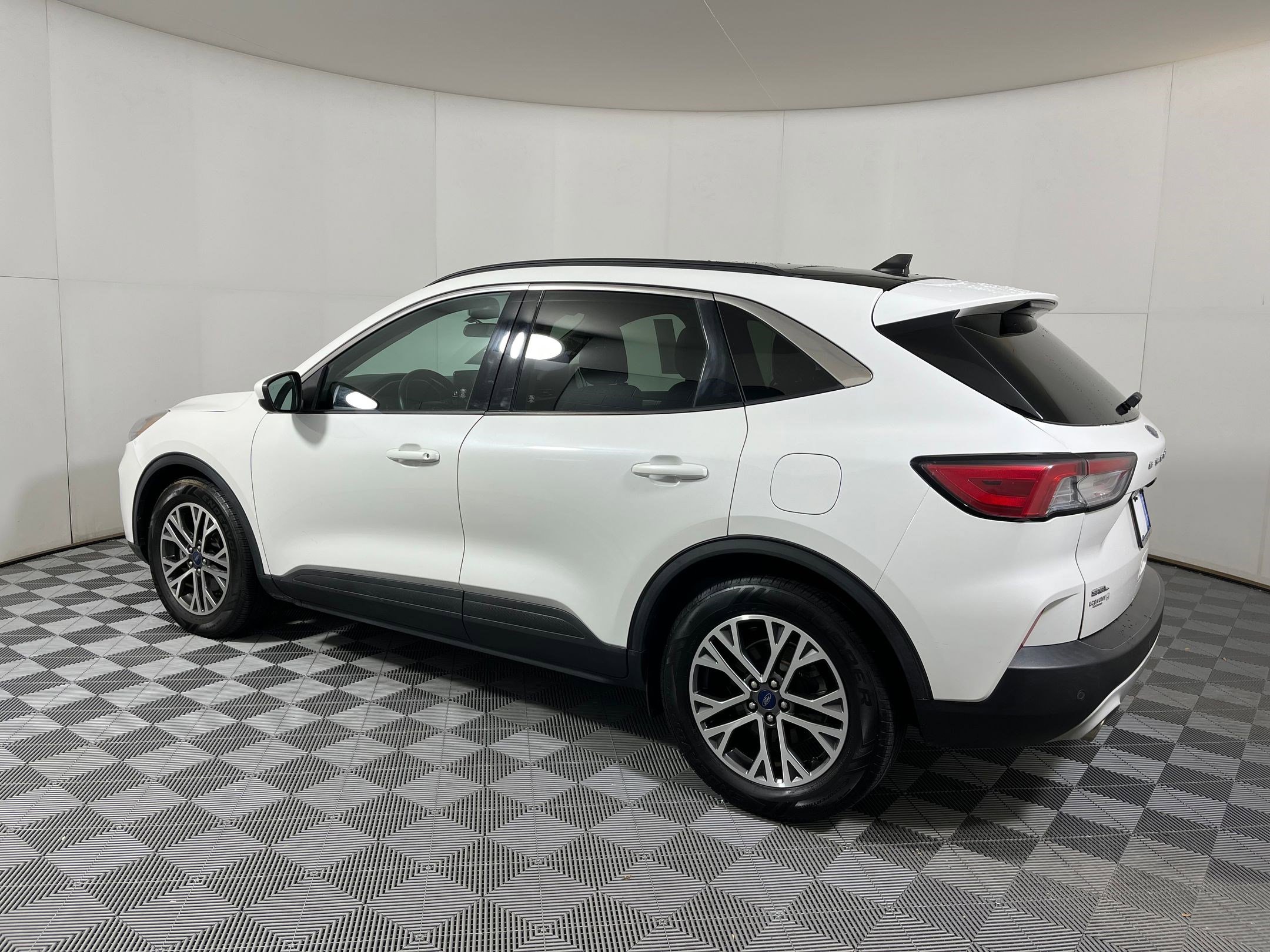 2020 Ford Escape SEL photo 2